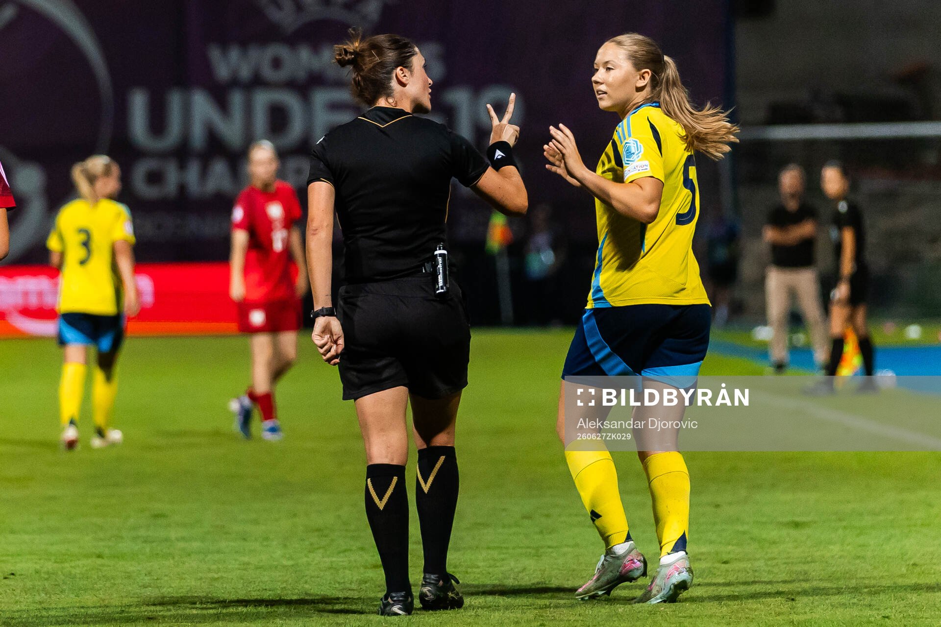 Paula Klingspor of Sweden and referee Deborah Bianchi