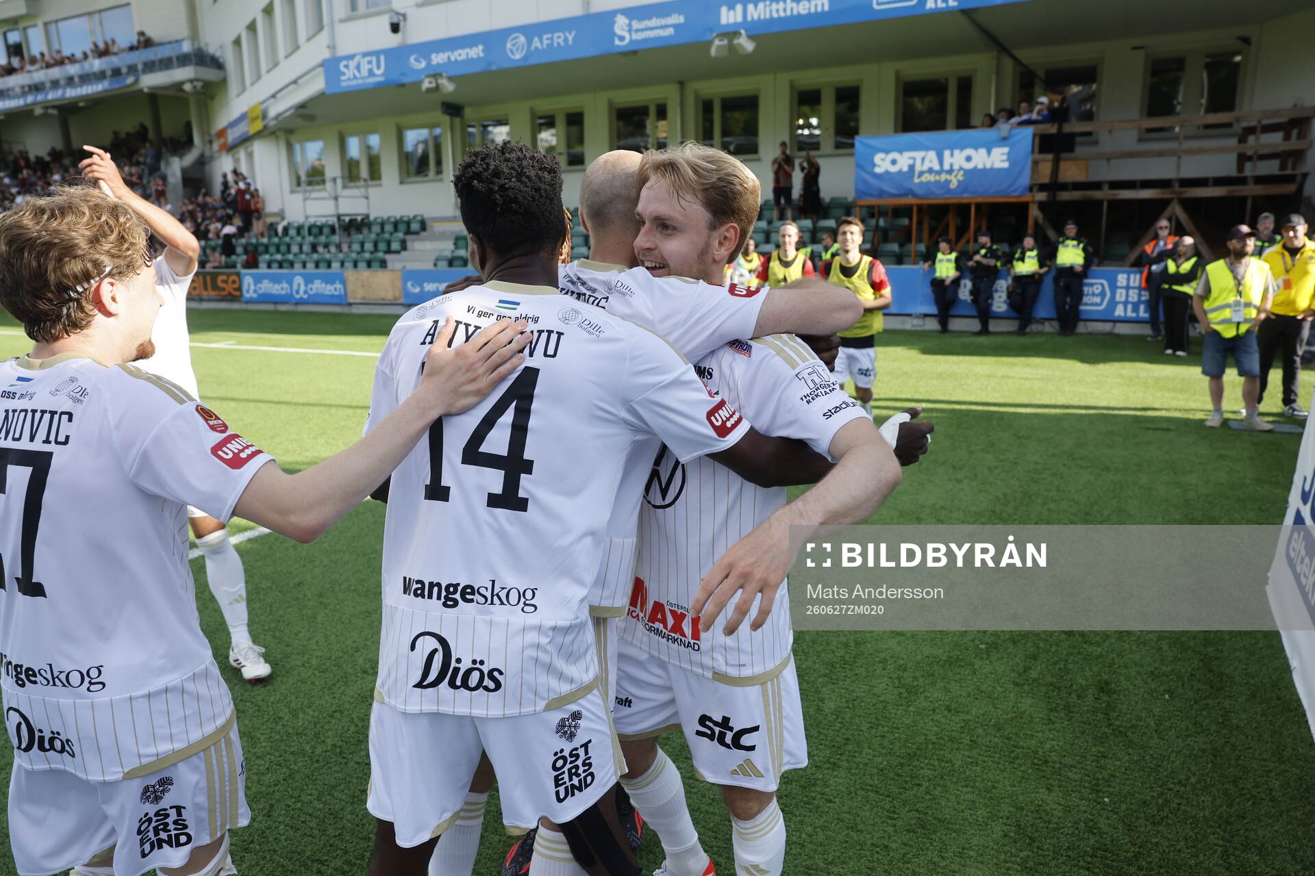 Östersunds Simon Marklund jublar