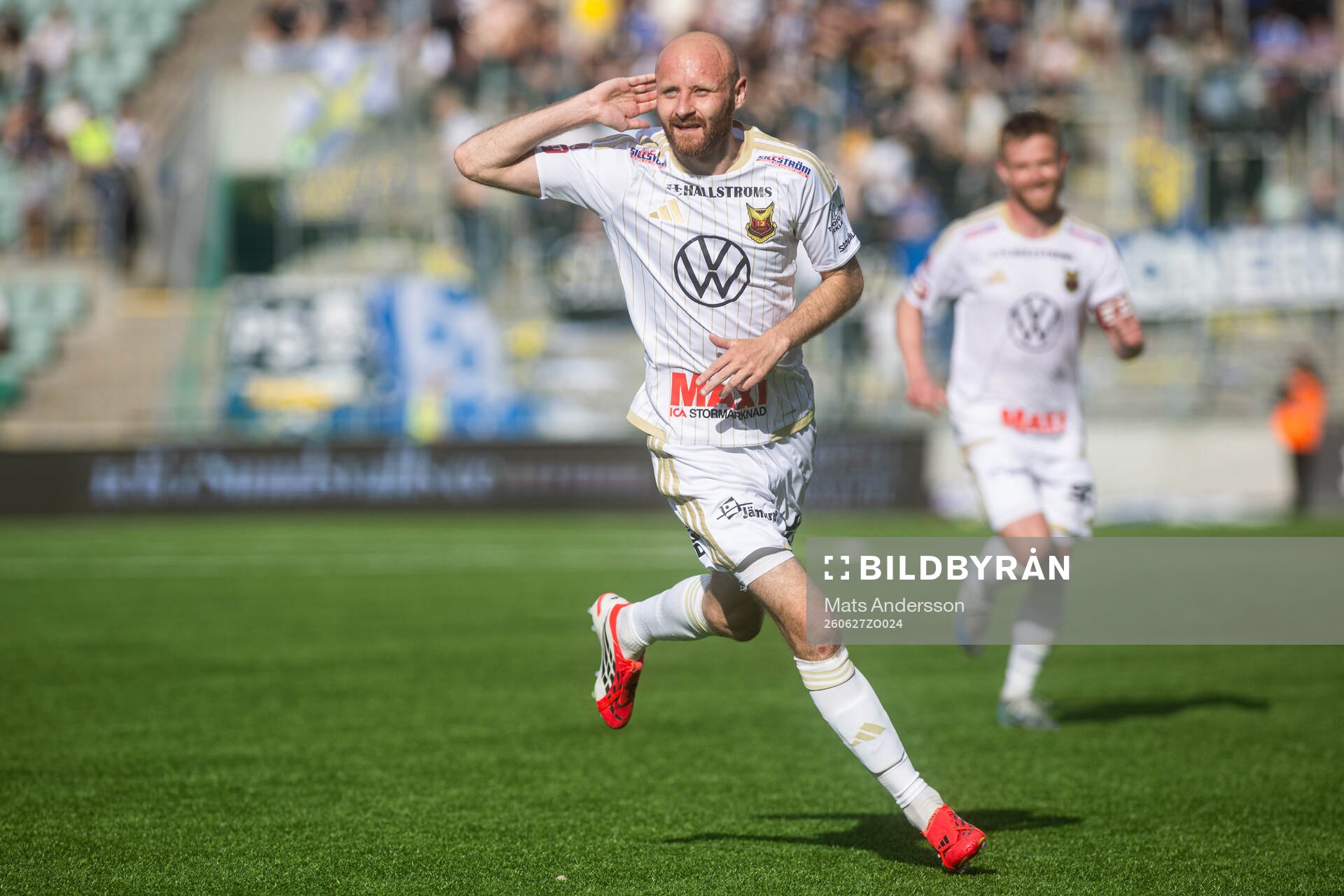 Östersunds Curtis Edwards jublar