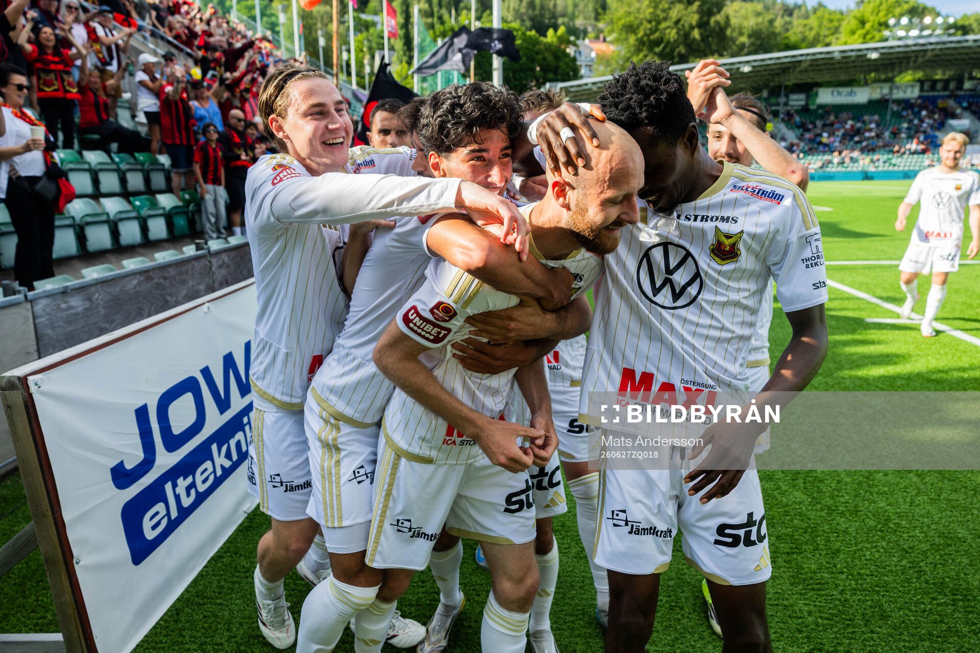 Östersunds Curtis Edwards jublar