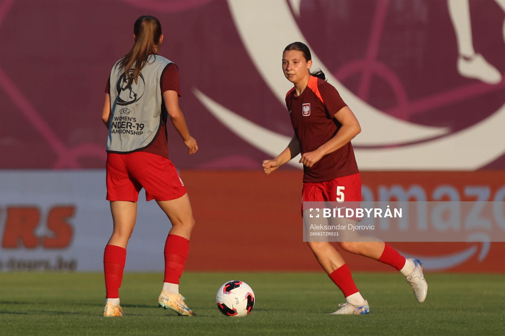Emilia Sobierajska of Poland warms up