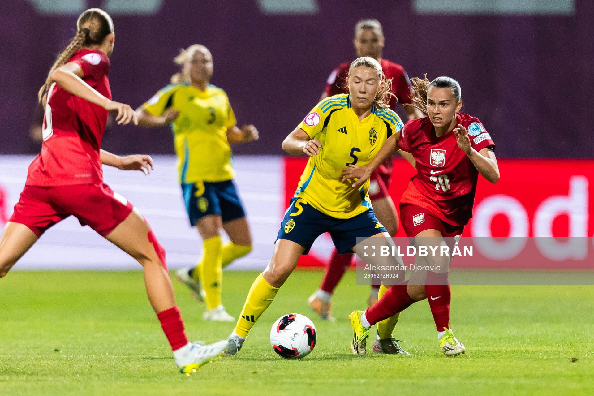 Paula Klingspor of Sweden and Maja Zielinska of Poland