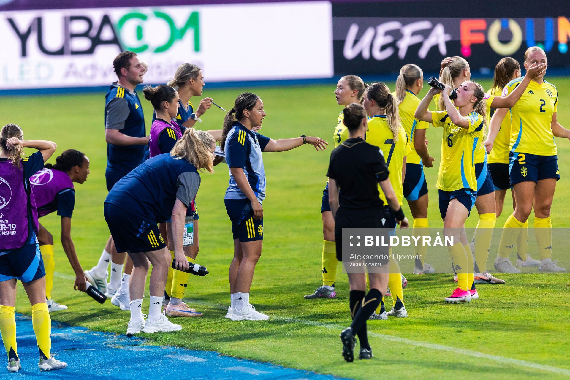 Coach Briana Campos of Sweden