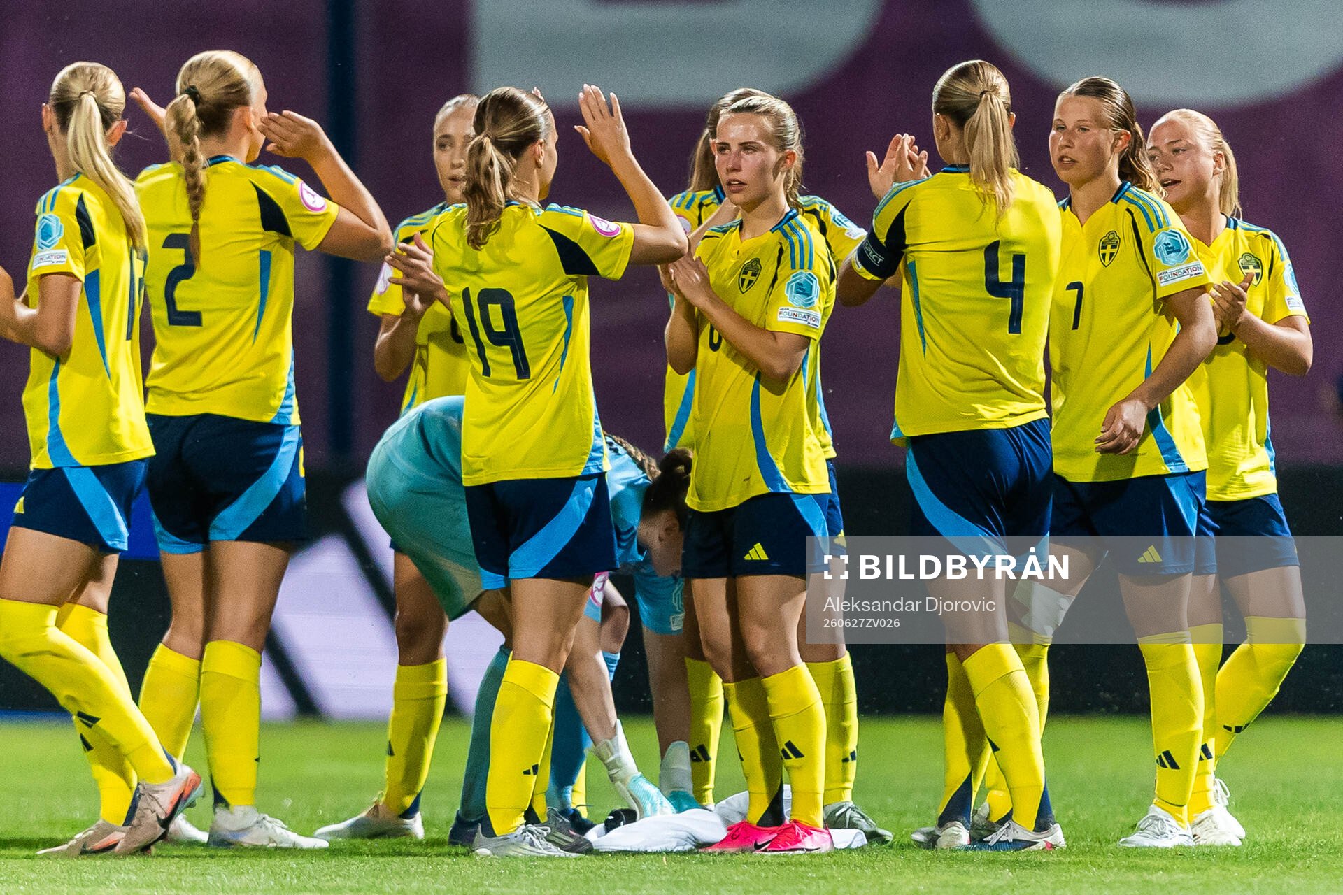 Agnes Ekberg of Sweden with team mates