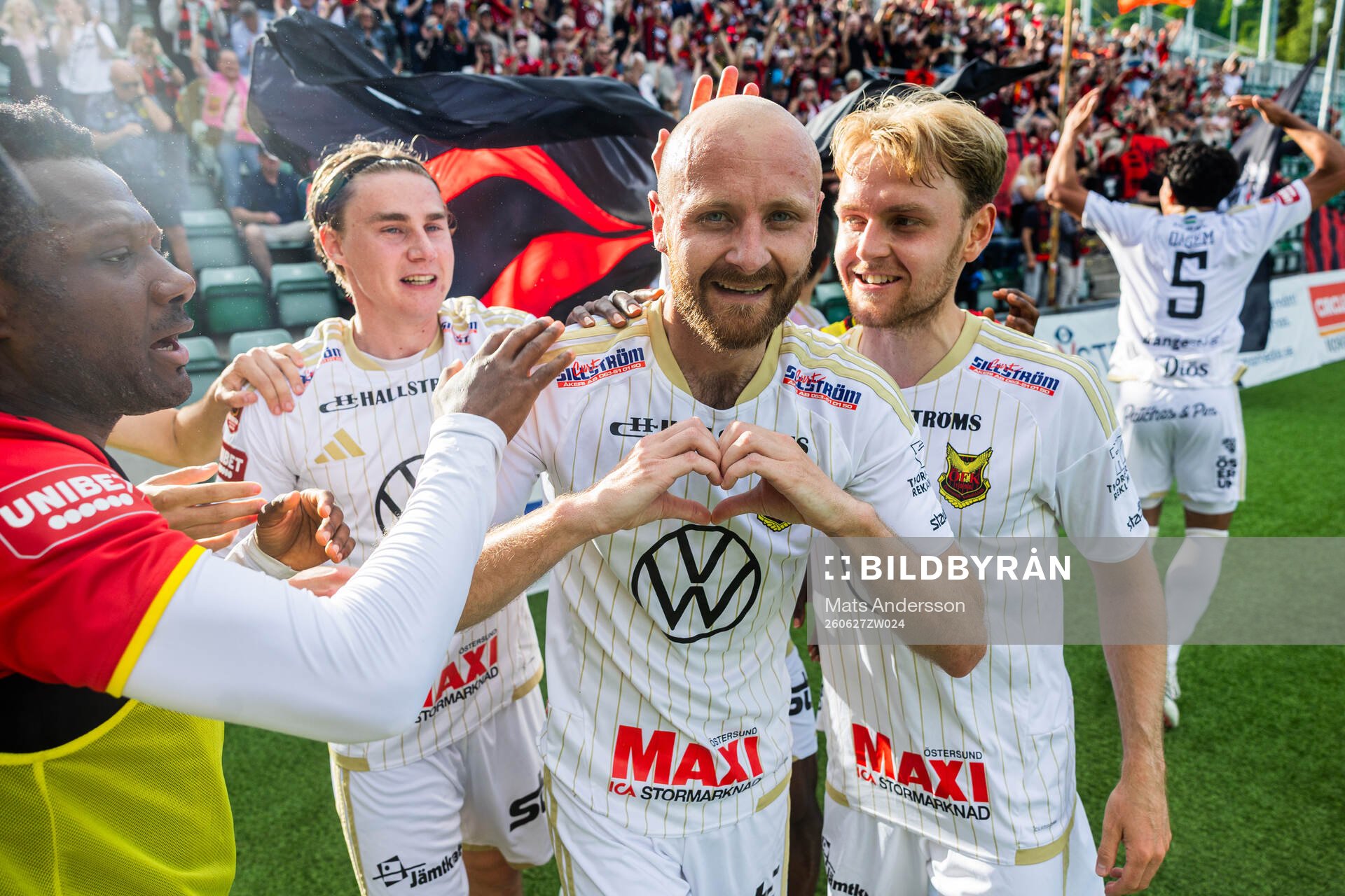 Östersunds Curtis Edwards jublar
