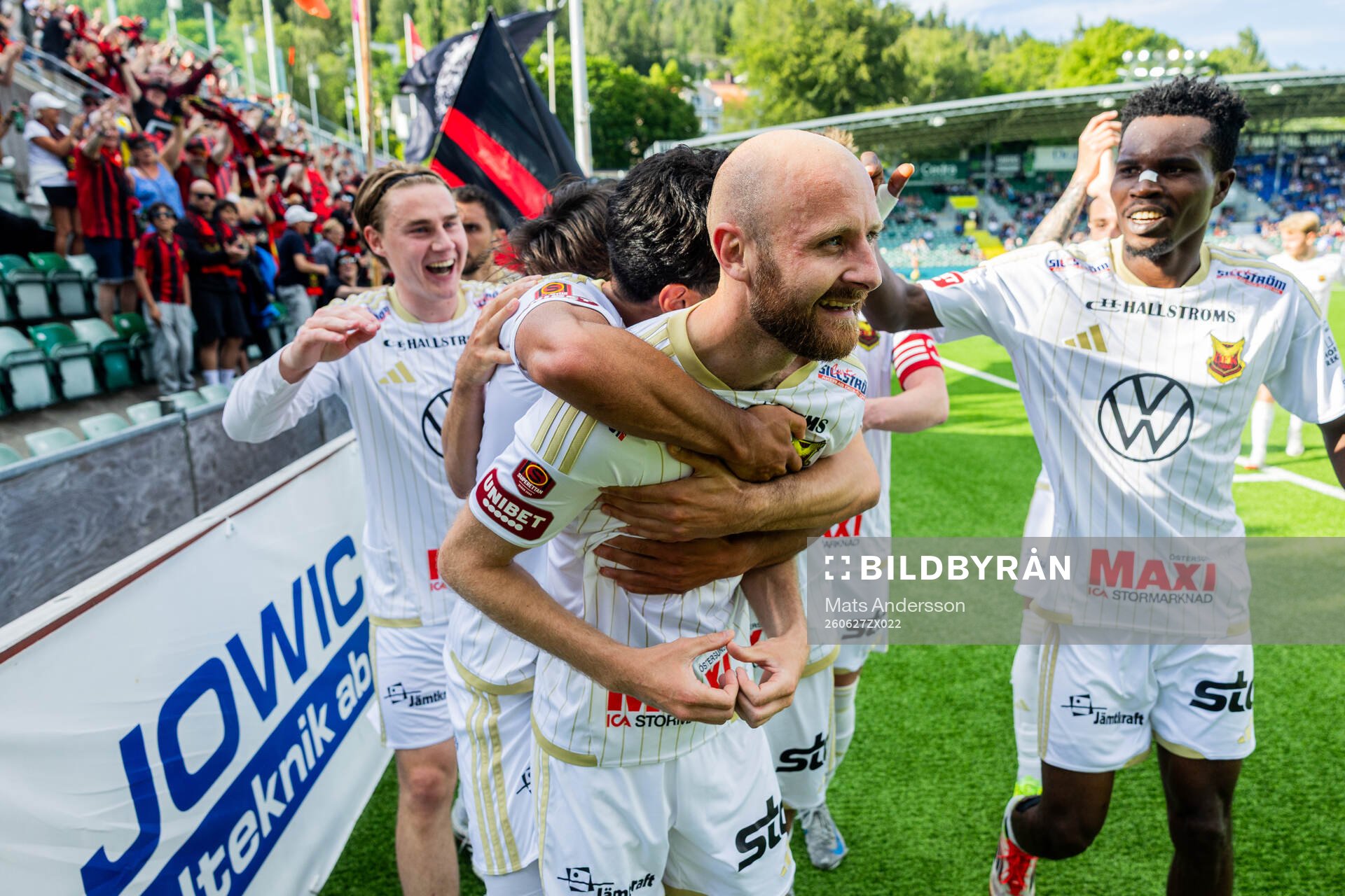 Östersunds Curtis Edwards jublar