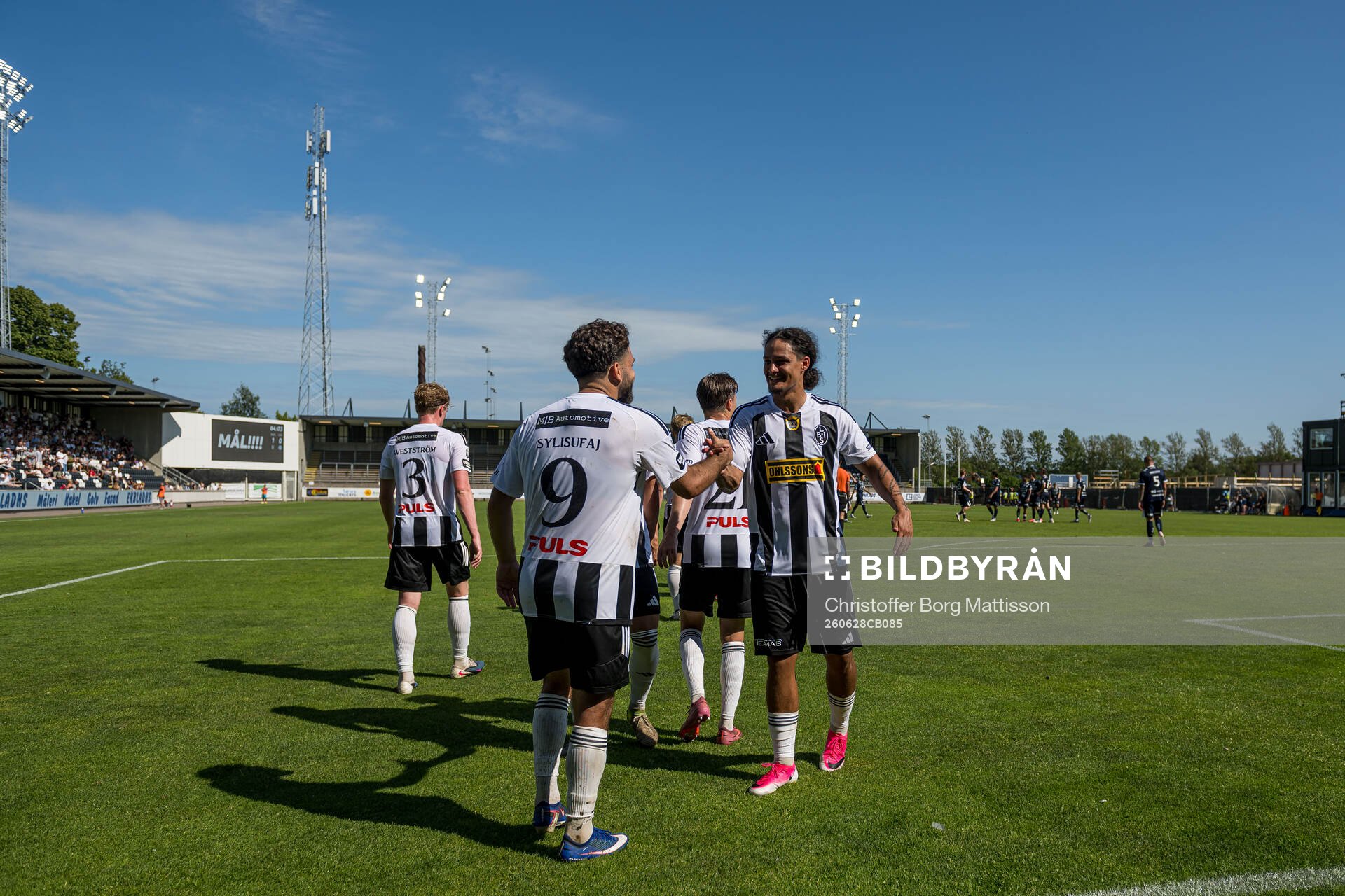 Landskronas Edi Sylisufaj och André Alvarez Perez jublar