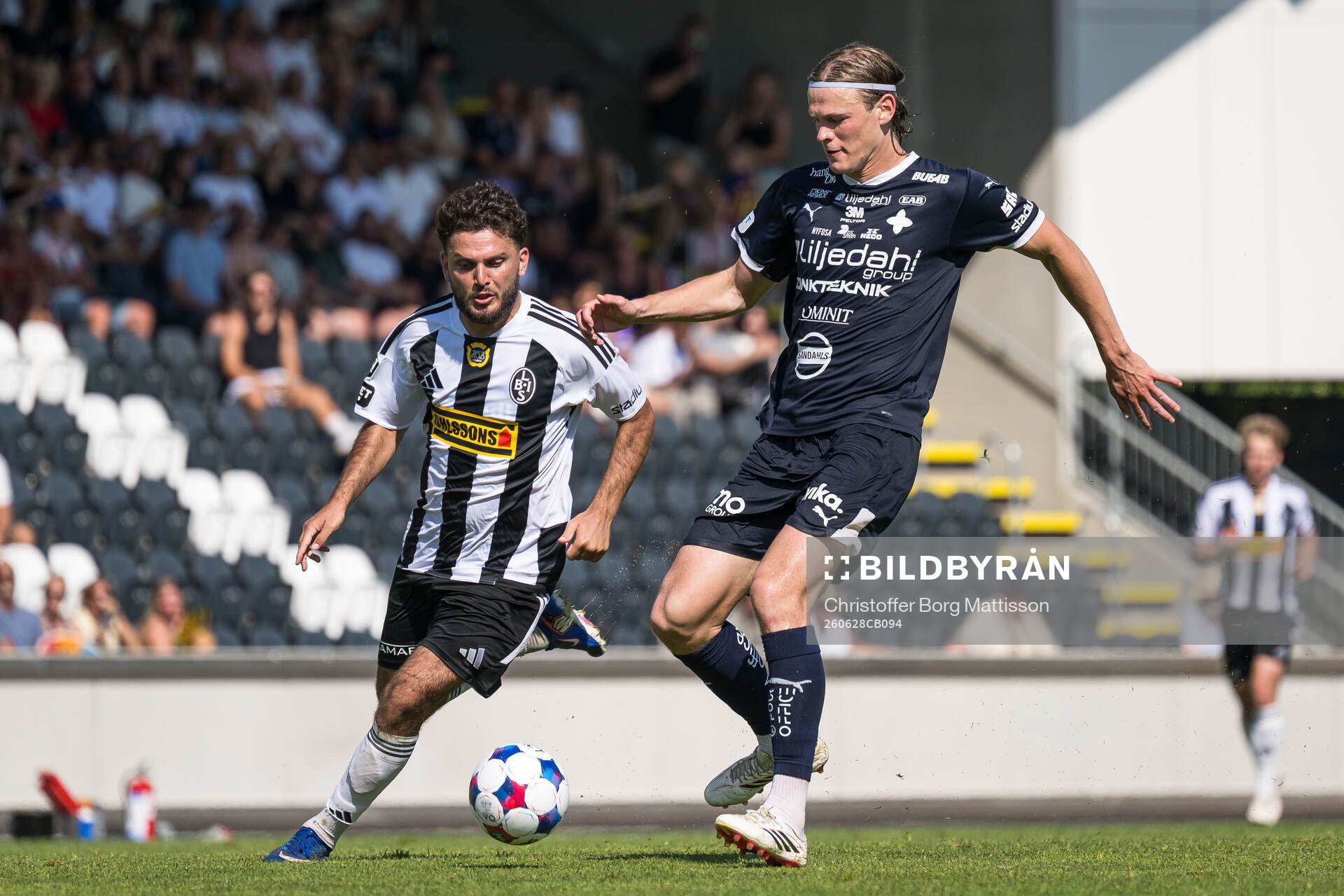 Landskronas Edi Sylisufaj och IFK Värnamos Hugo Andersson