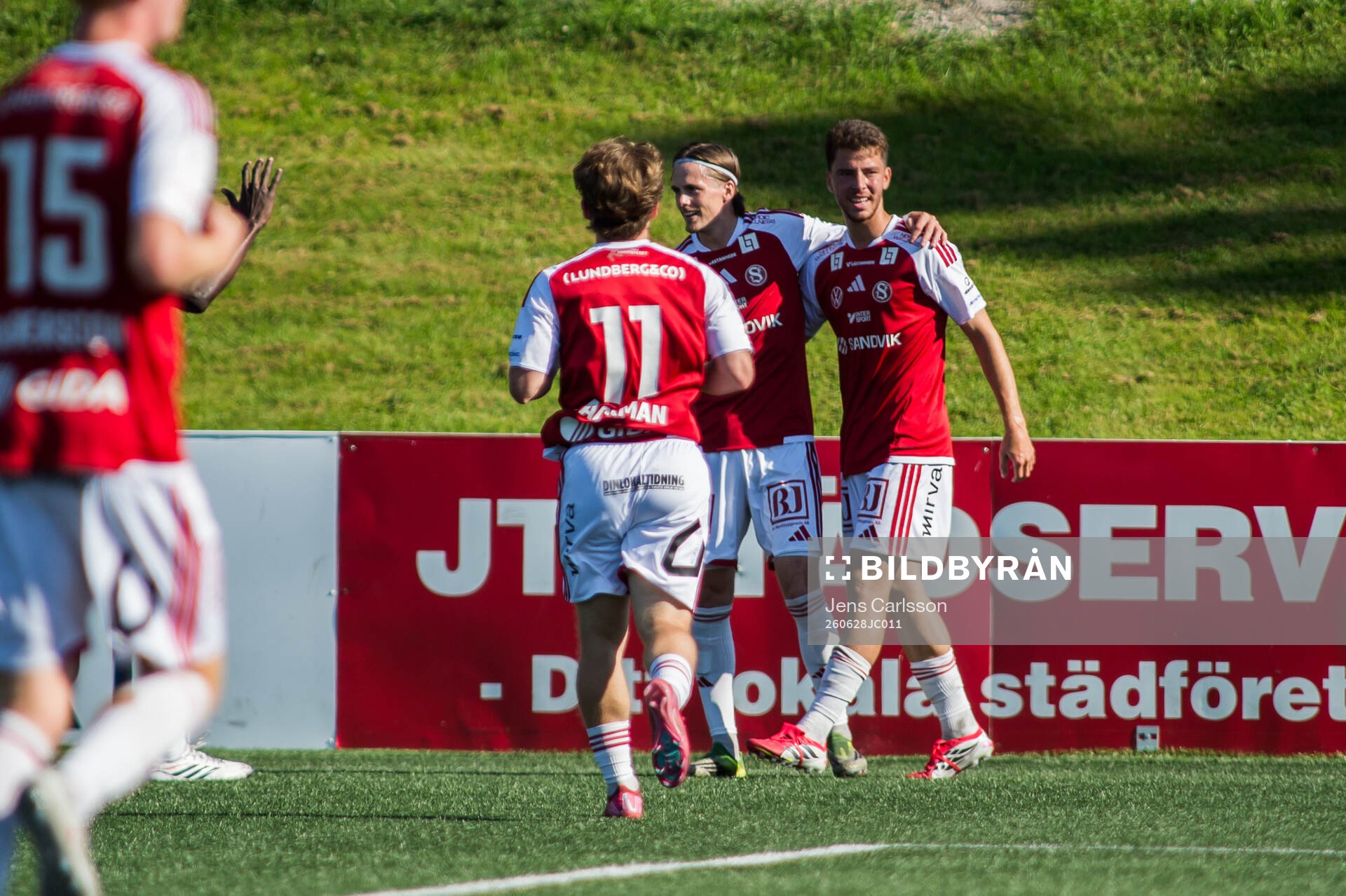 Sandvikens Johan Arvidsson och Adam Kiani jublar