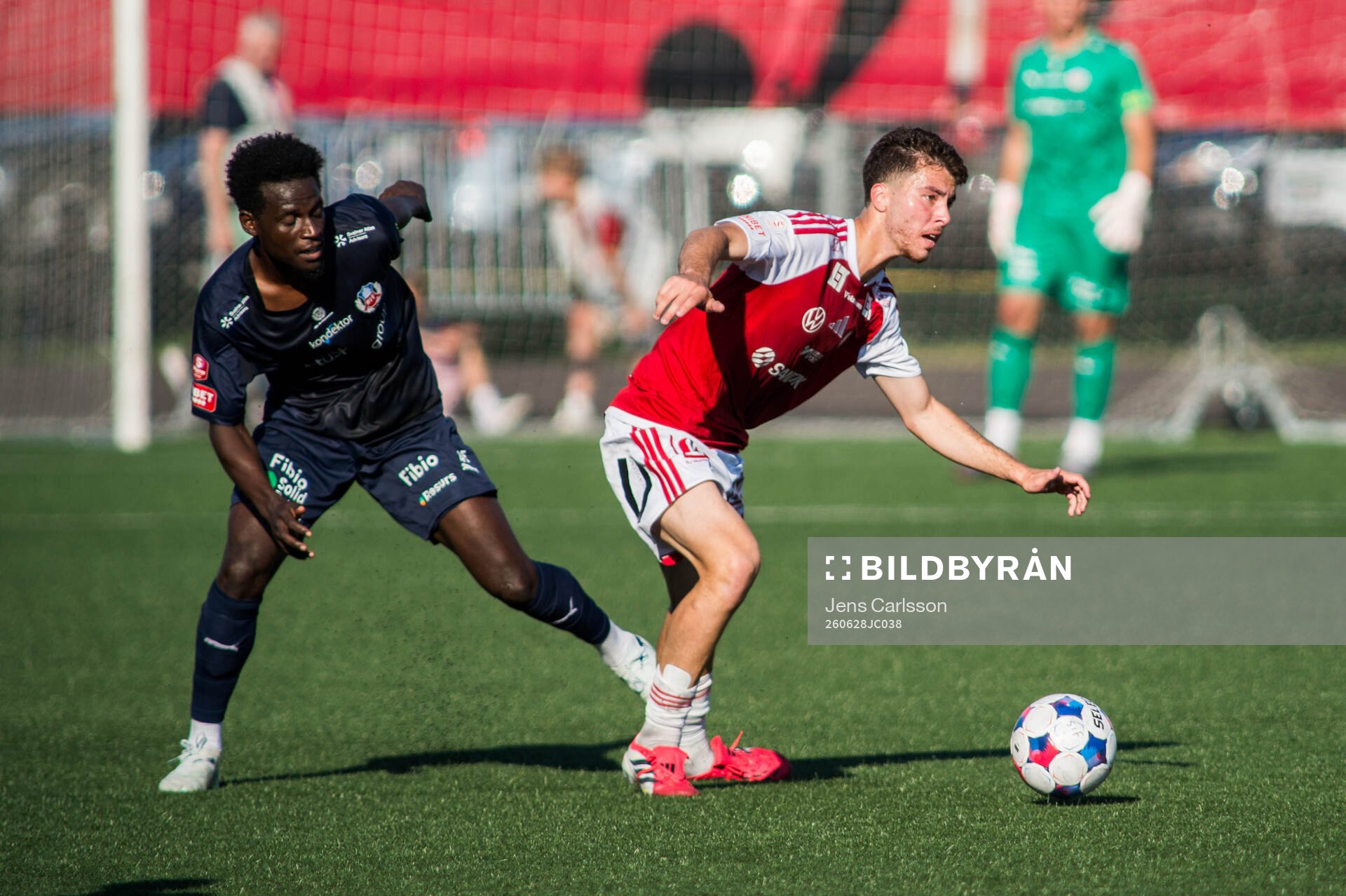 Helsingborgs Daouda Amadou och Sandvikens Adam Kiani