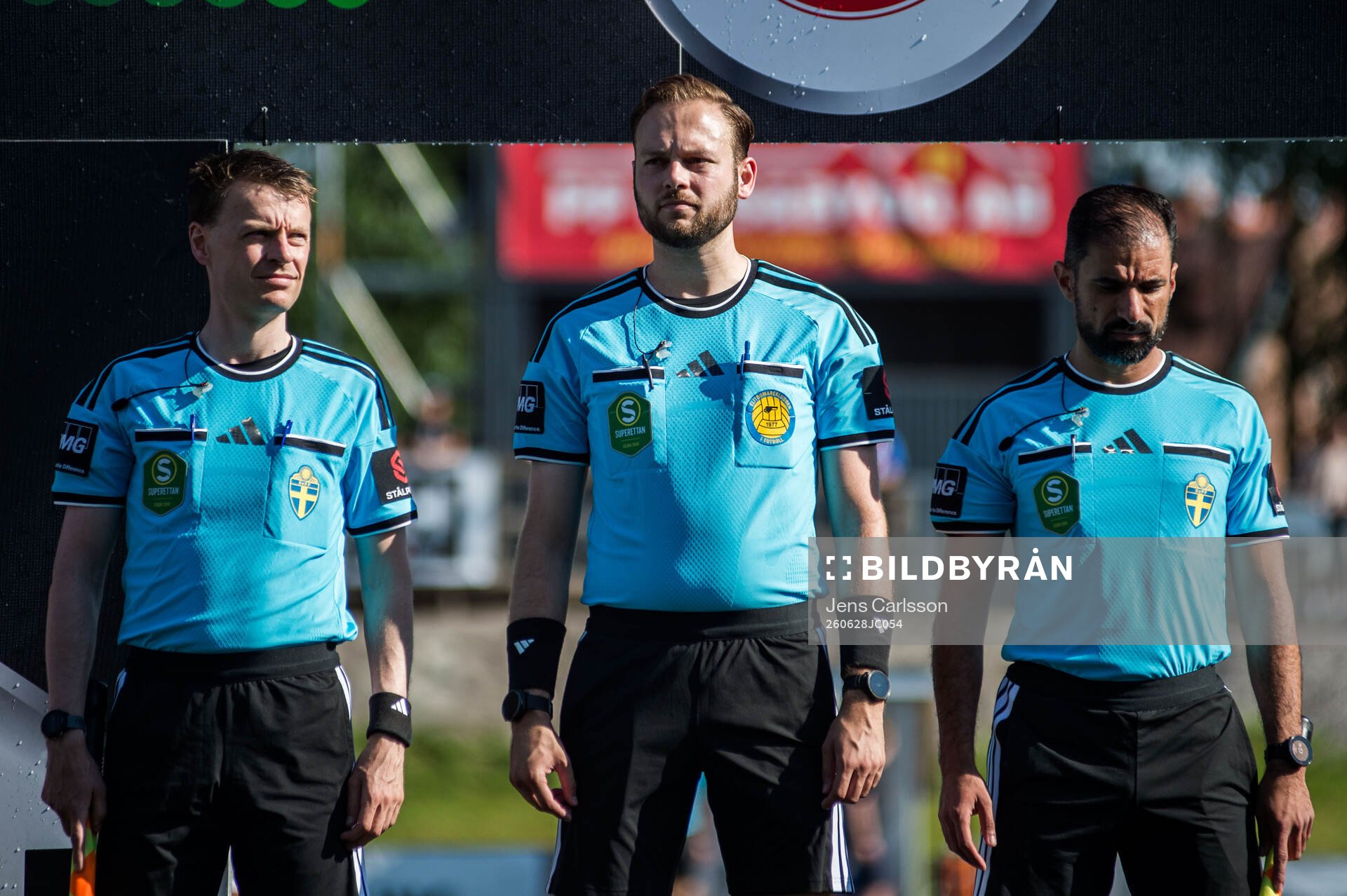 assisterande domare Viktor Sundberg, Domare Max Persson och