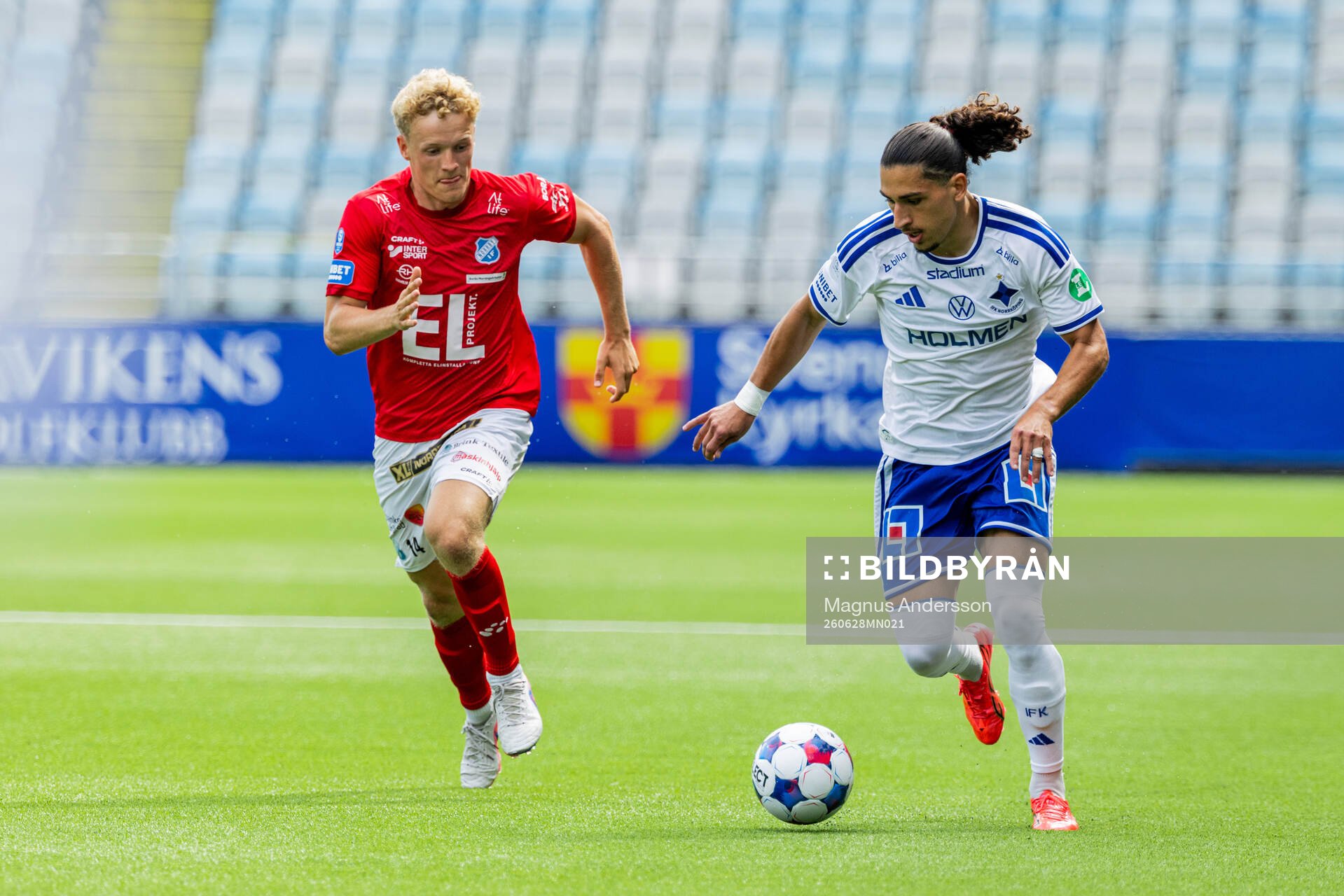 Norrbys Olle Backlund och IFK Norrköpings Elias Jemal