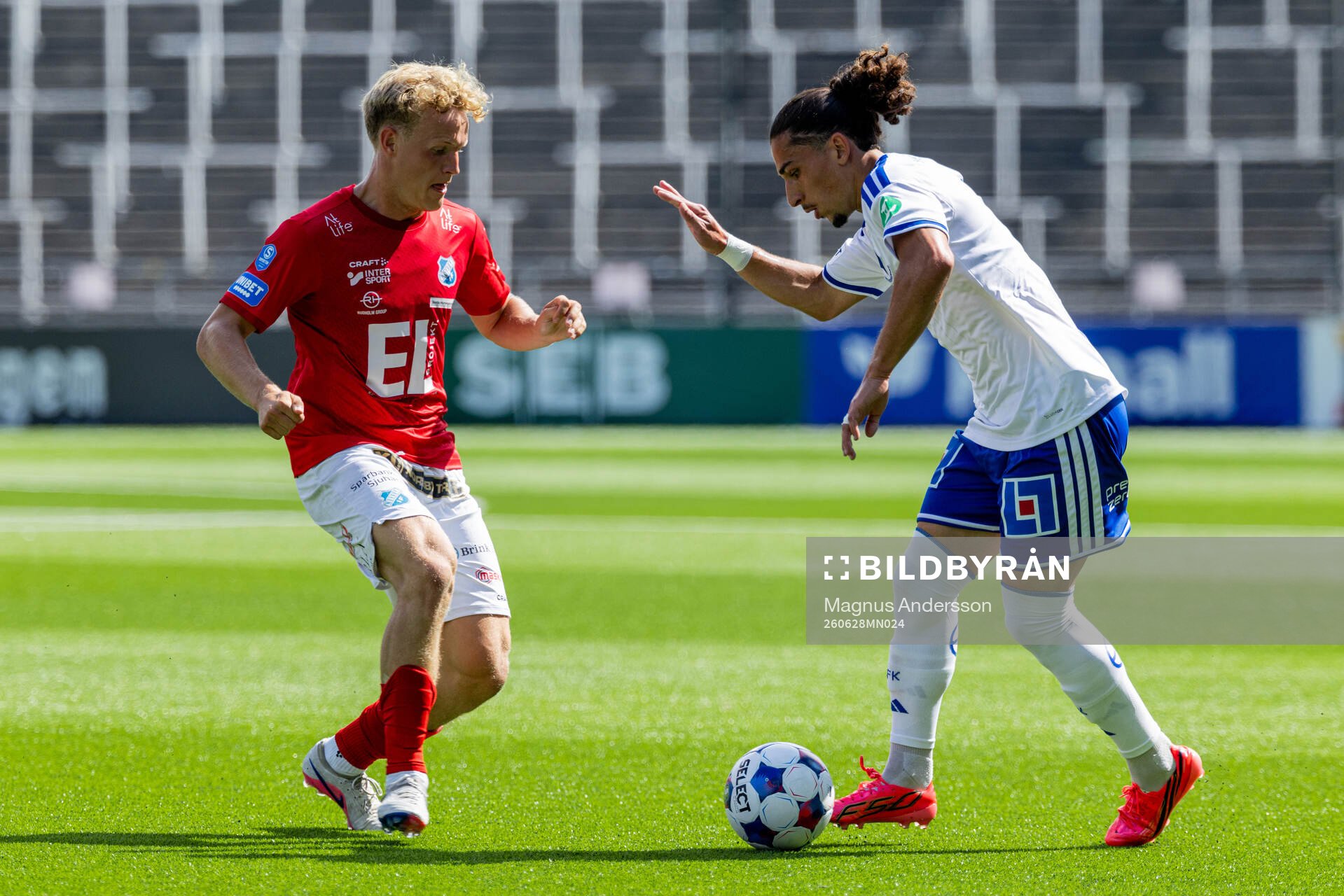 Norrbys Olle Backlund och IFK Norrköpings Elias Jemal