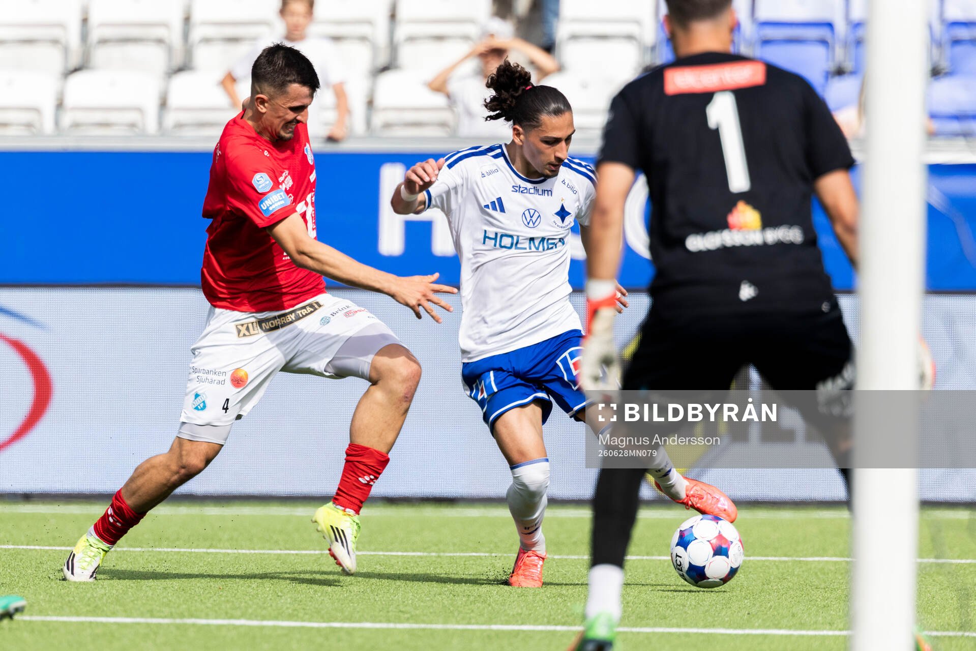 Norrbys Aldin Nedzibovic och IFK Norrköpings Elias Jemal