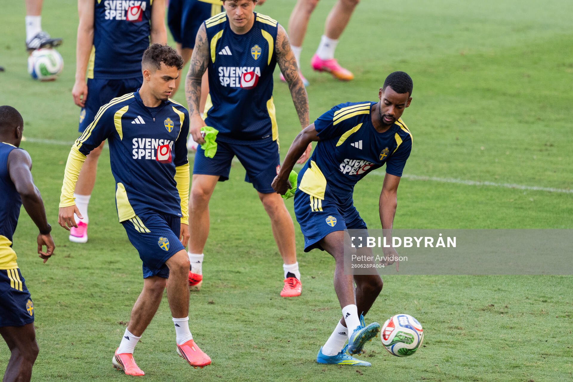 Yasin Ayari and Alexander Isak of the Swedish national