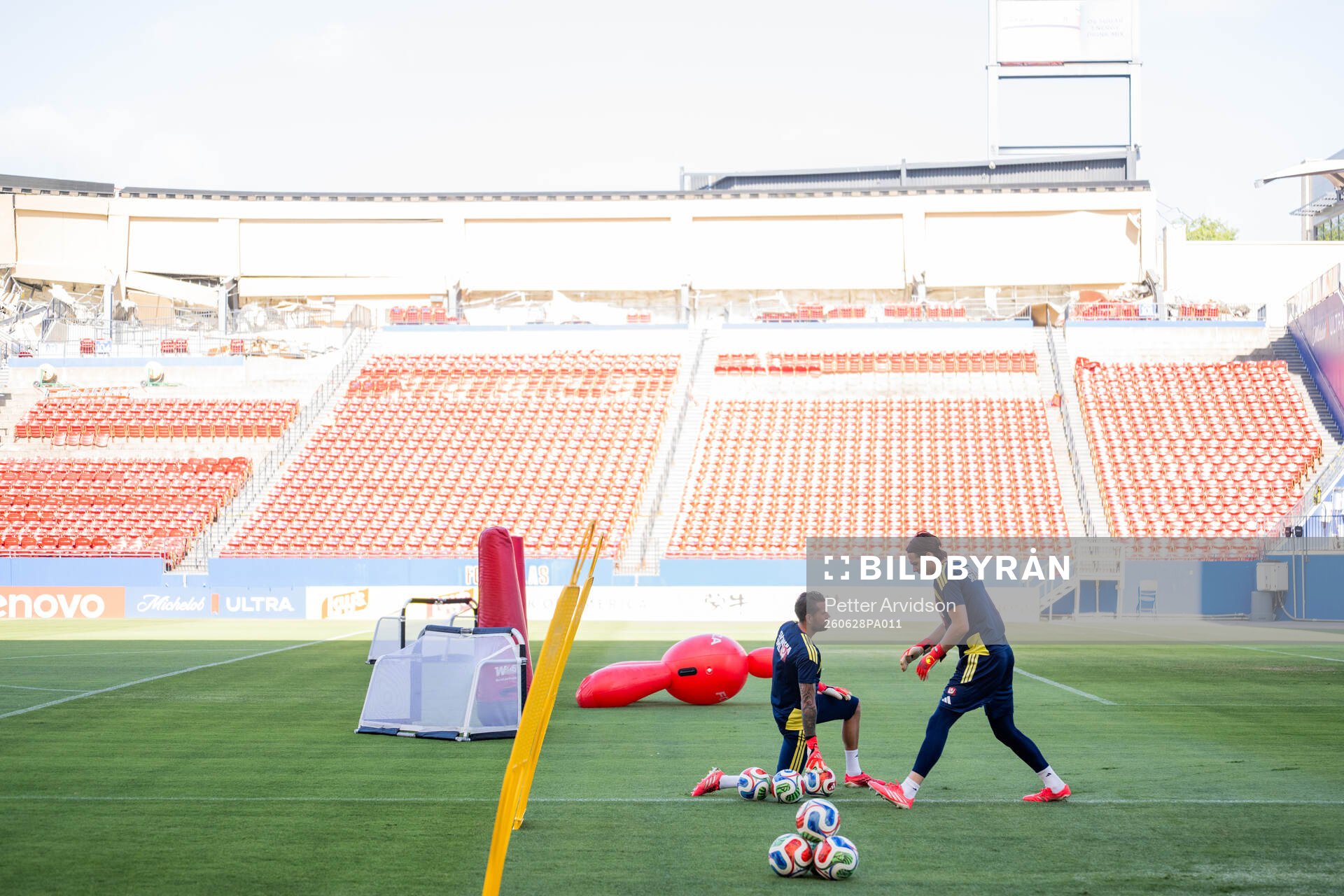 Goalkeeper Kristoffer Nordfeldt and goalkeeper Jacob Widell