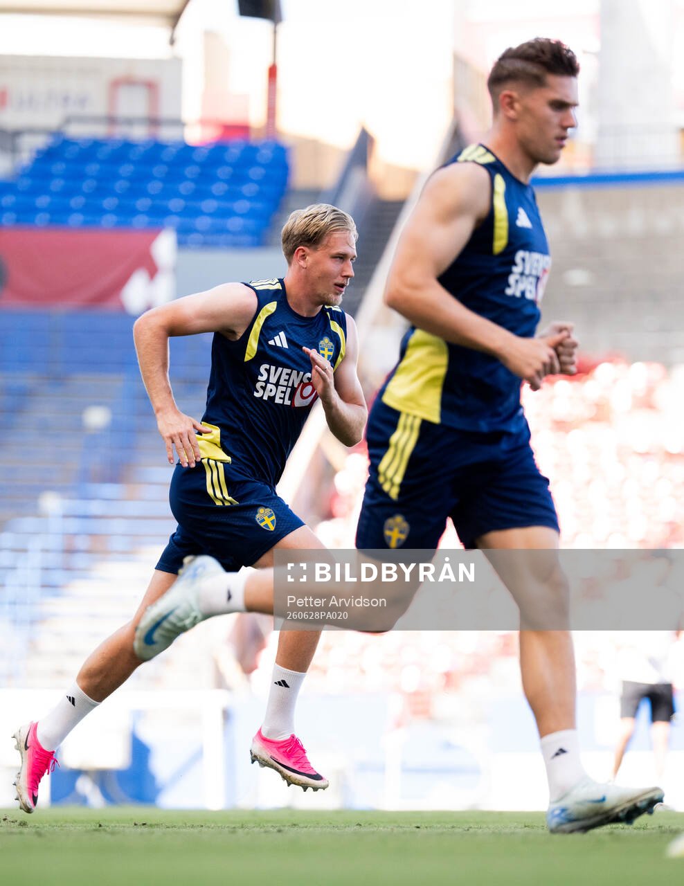 Herman Johansson and Viktor Gyökeres of the Swedish