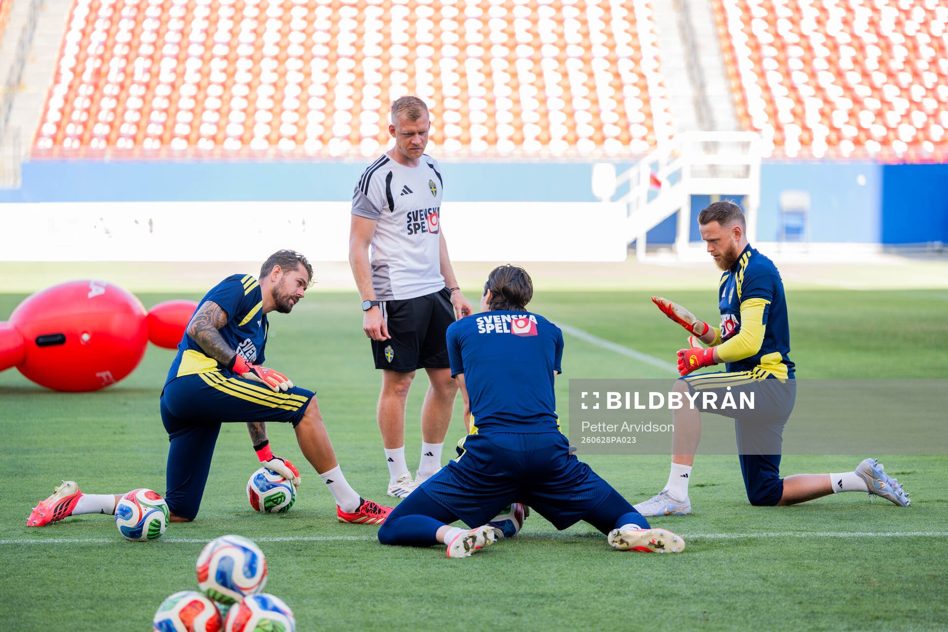 Goalkeeper Kristoffer Nordfeldt, goalkeeper coach Linus