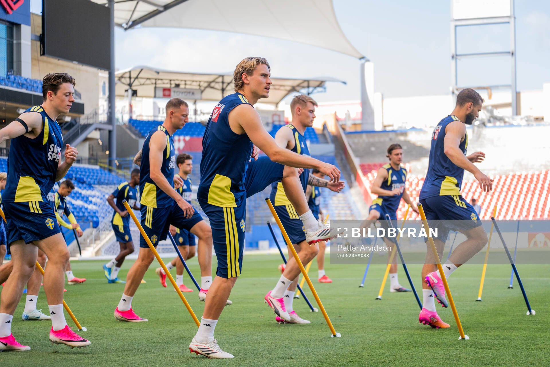 Elliot Stroud and Carl Starfelt of the Swedish national