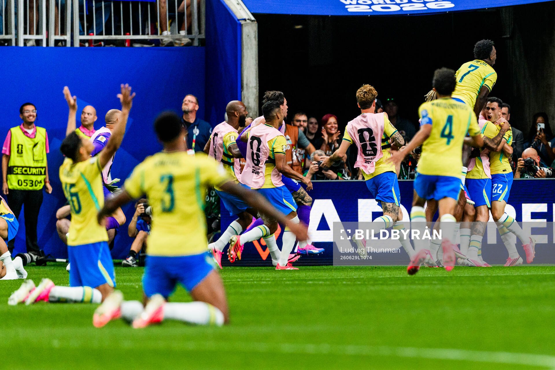 Players of Brazil celebrates