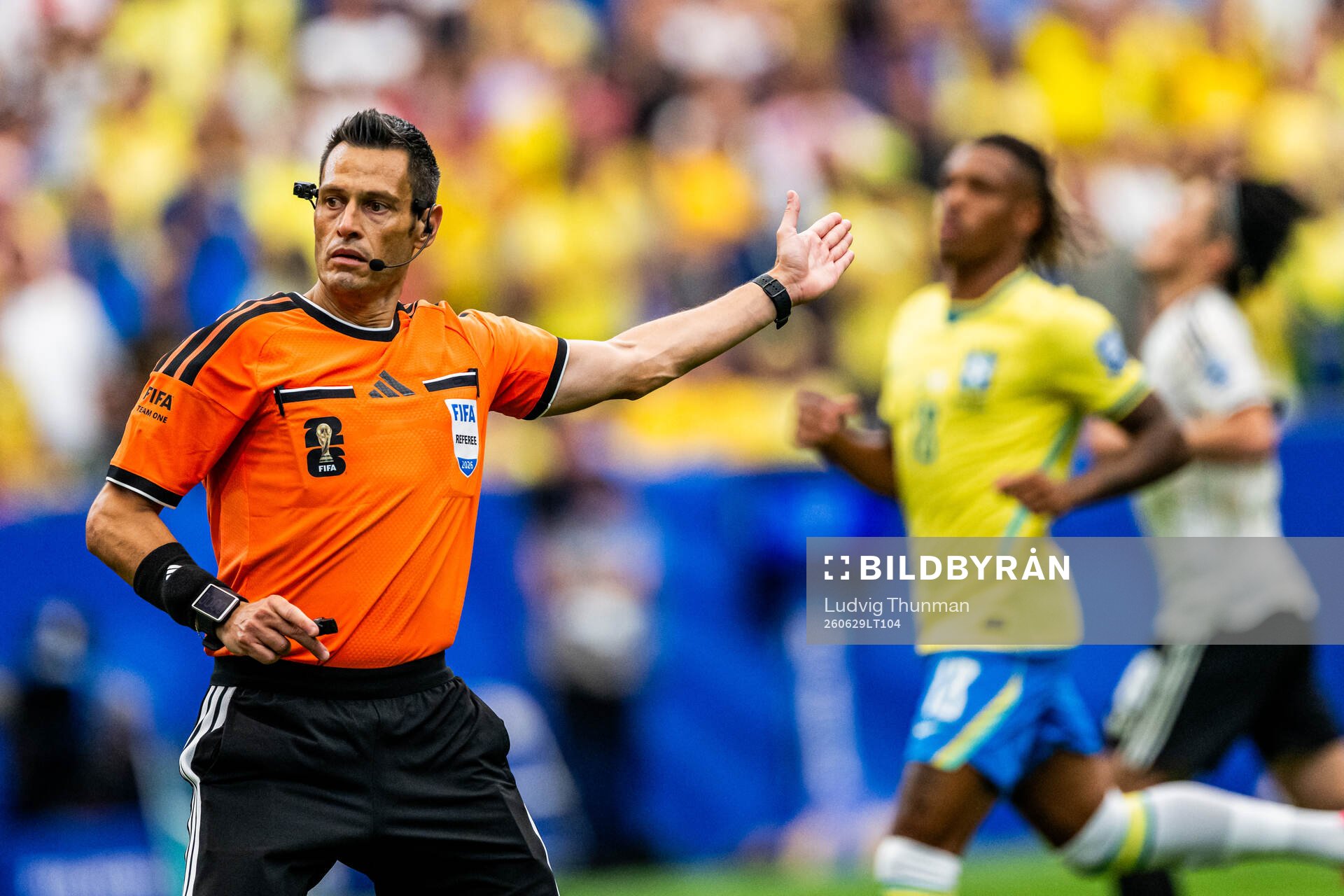 Referee Maurizio Mariani