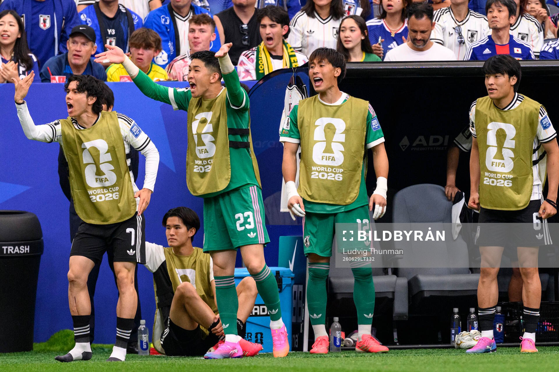 Ao Tanaka, goalkeeper Tomoki Hayakawa and goalkeeper