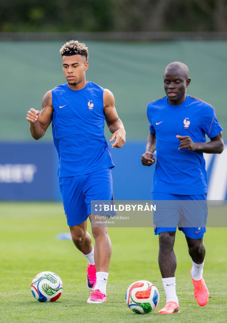 Désiré Doué and N'Golo Kanté of the French national