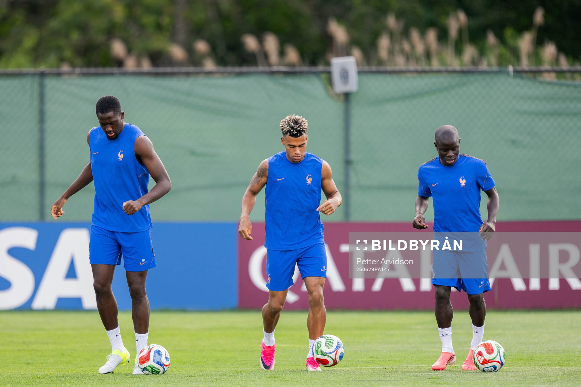 Ibrahima Konaté, Désiré Doué and N'Golo Kanté of the