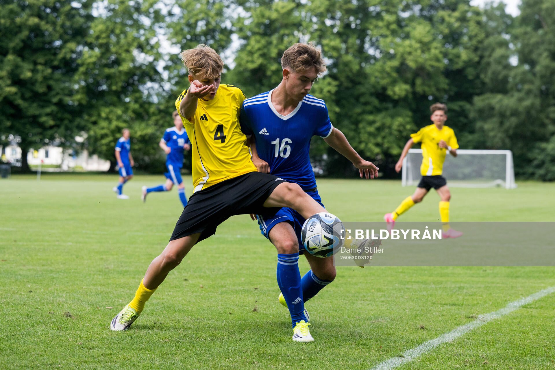 Lag1s Henning Kaungs, FC Gute och Lag2s Teo Taylor,