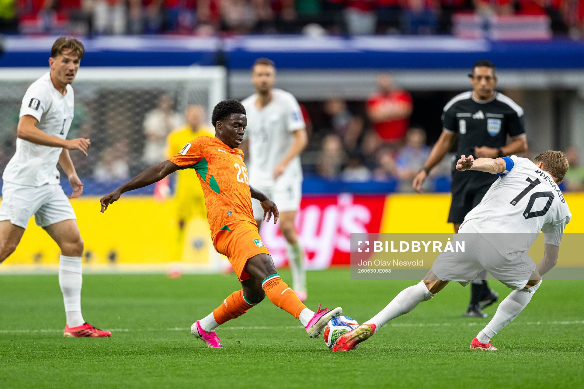 Christ Inao Oulai of Côte d'Ivoire and Martin Ødegaard of