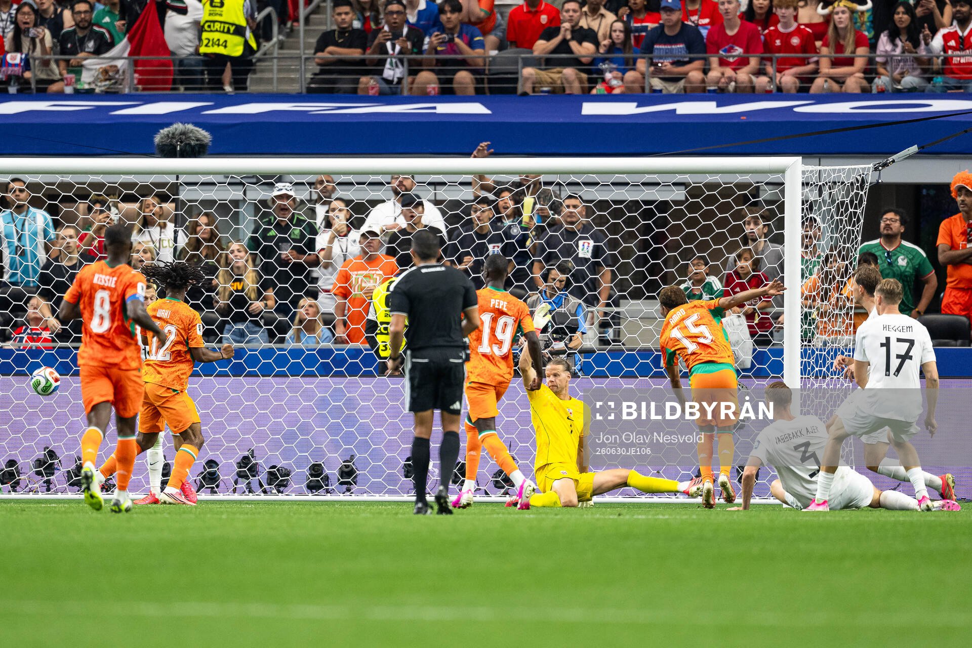 Goalkeeper Ørjan Nyland of Norway let’s in 1-1