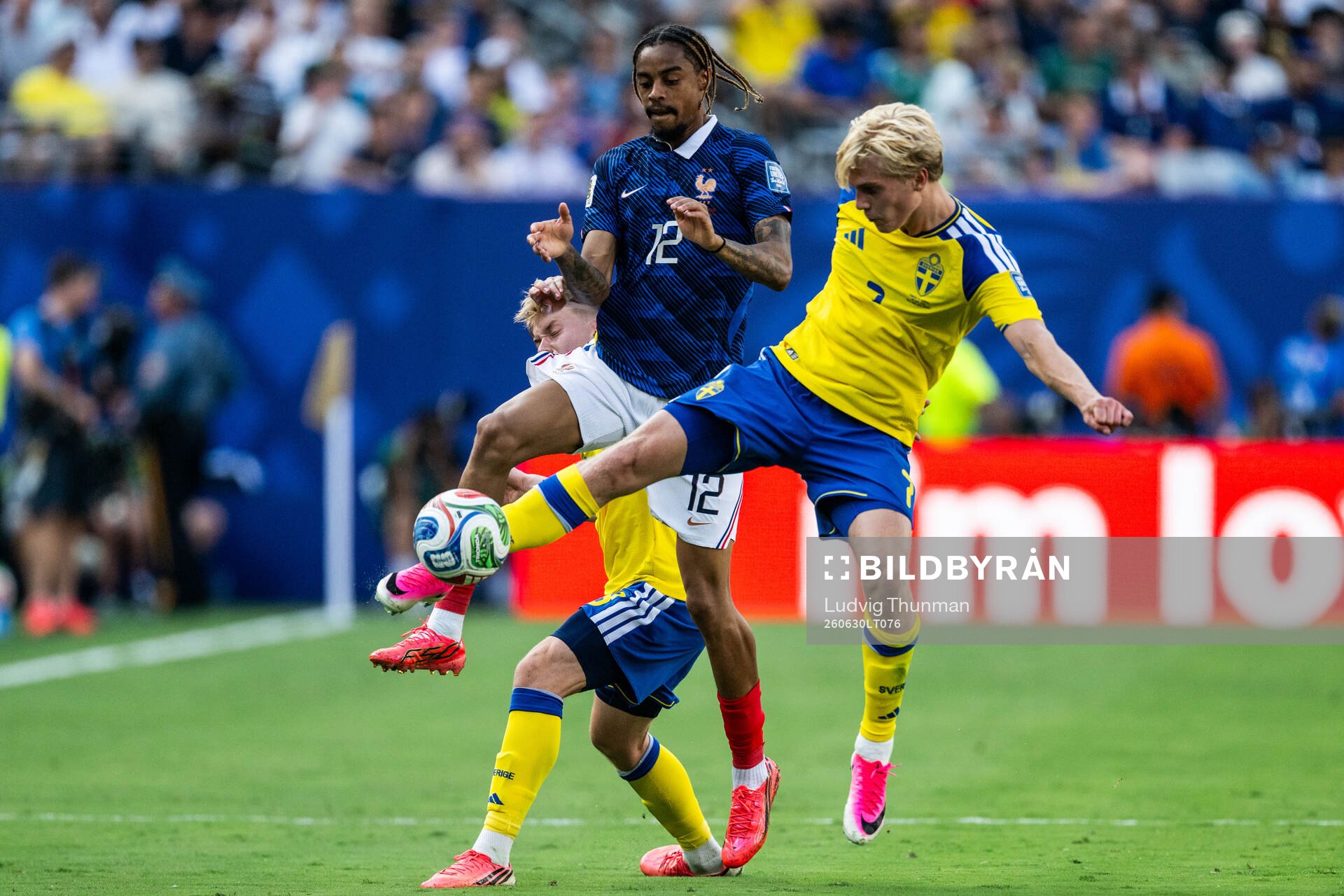 Bradley Barcola of France and Lucas Bergvall of Sweden