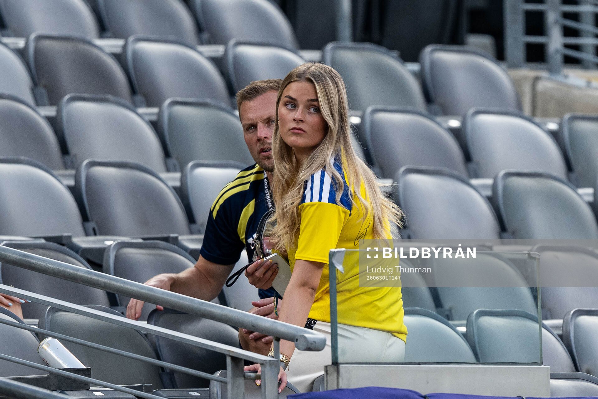 Assistant coach Sebastian Larsson of Sweden with his
