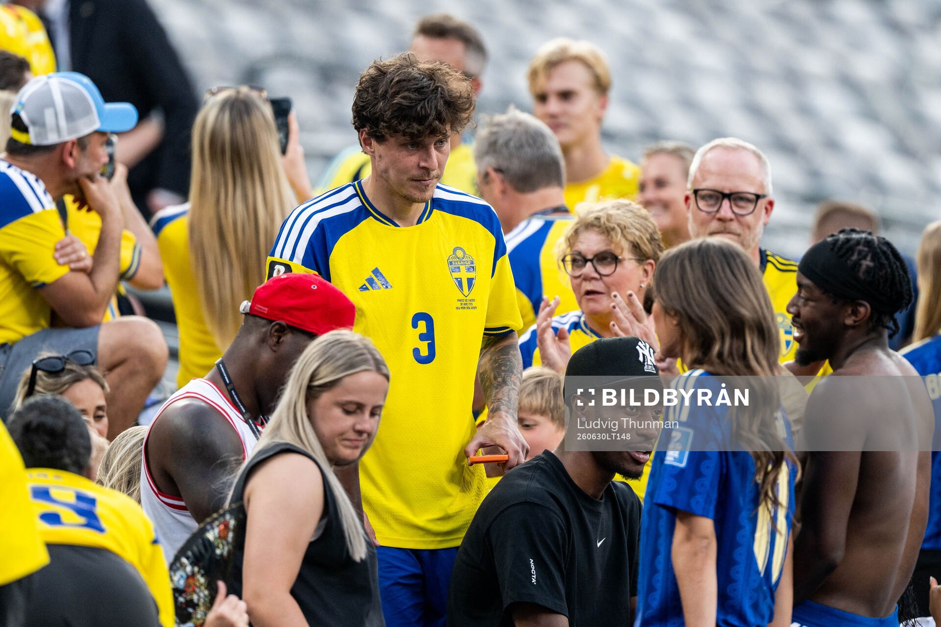 Victor Nilsson Lindelöf of Sweden with his family