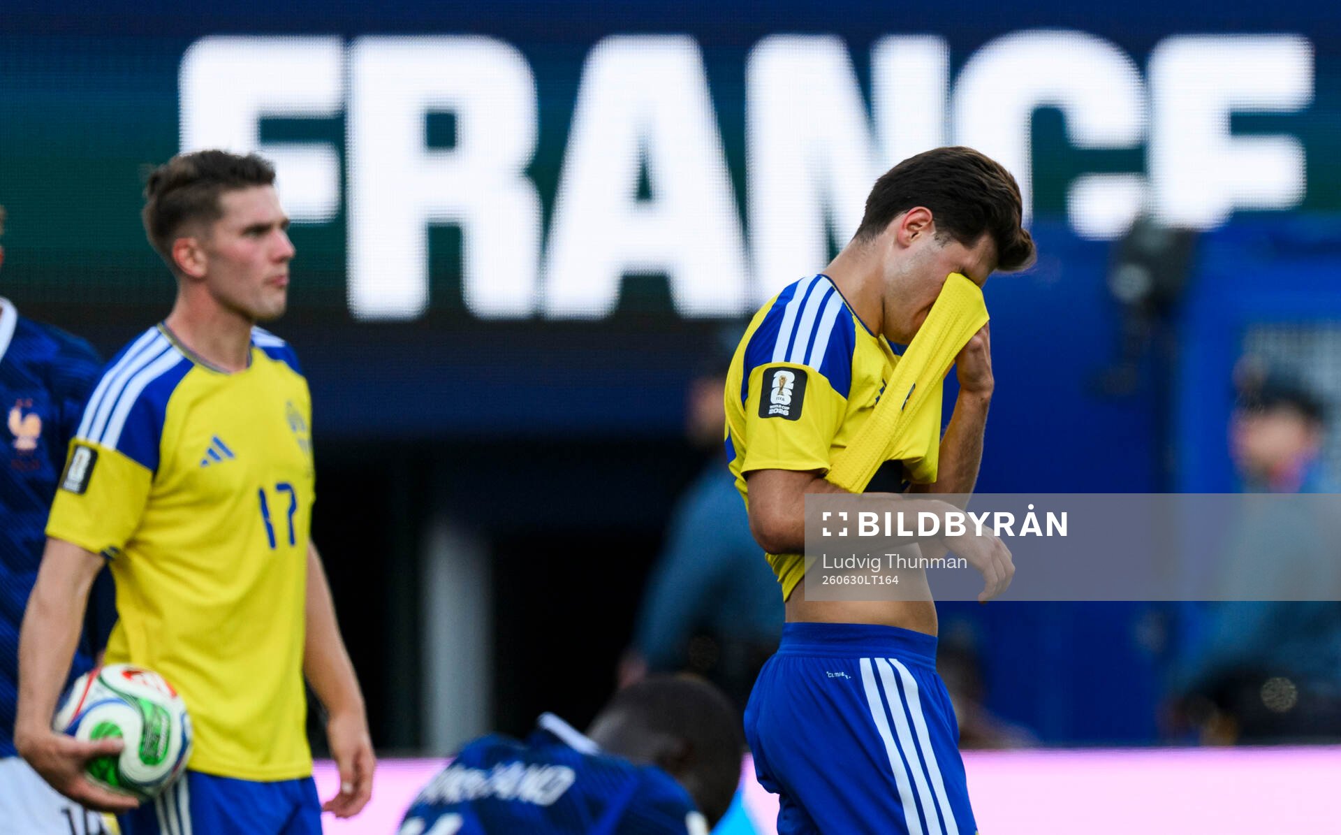 Viktor Gyökeres and Besfort Zeneli of Sweden looks dejected