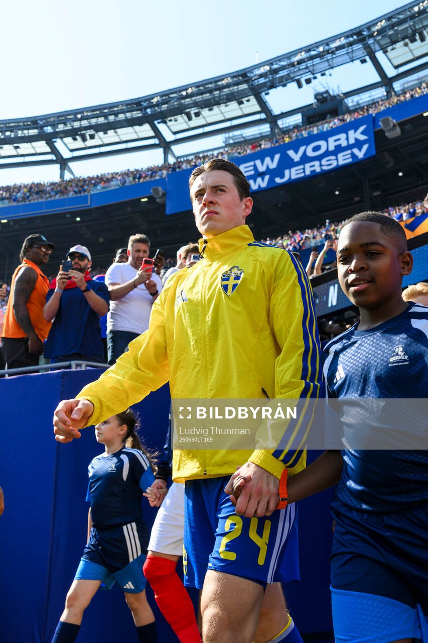 Elliot Stroud ´ of Sweden enters the pitch