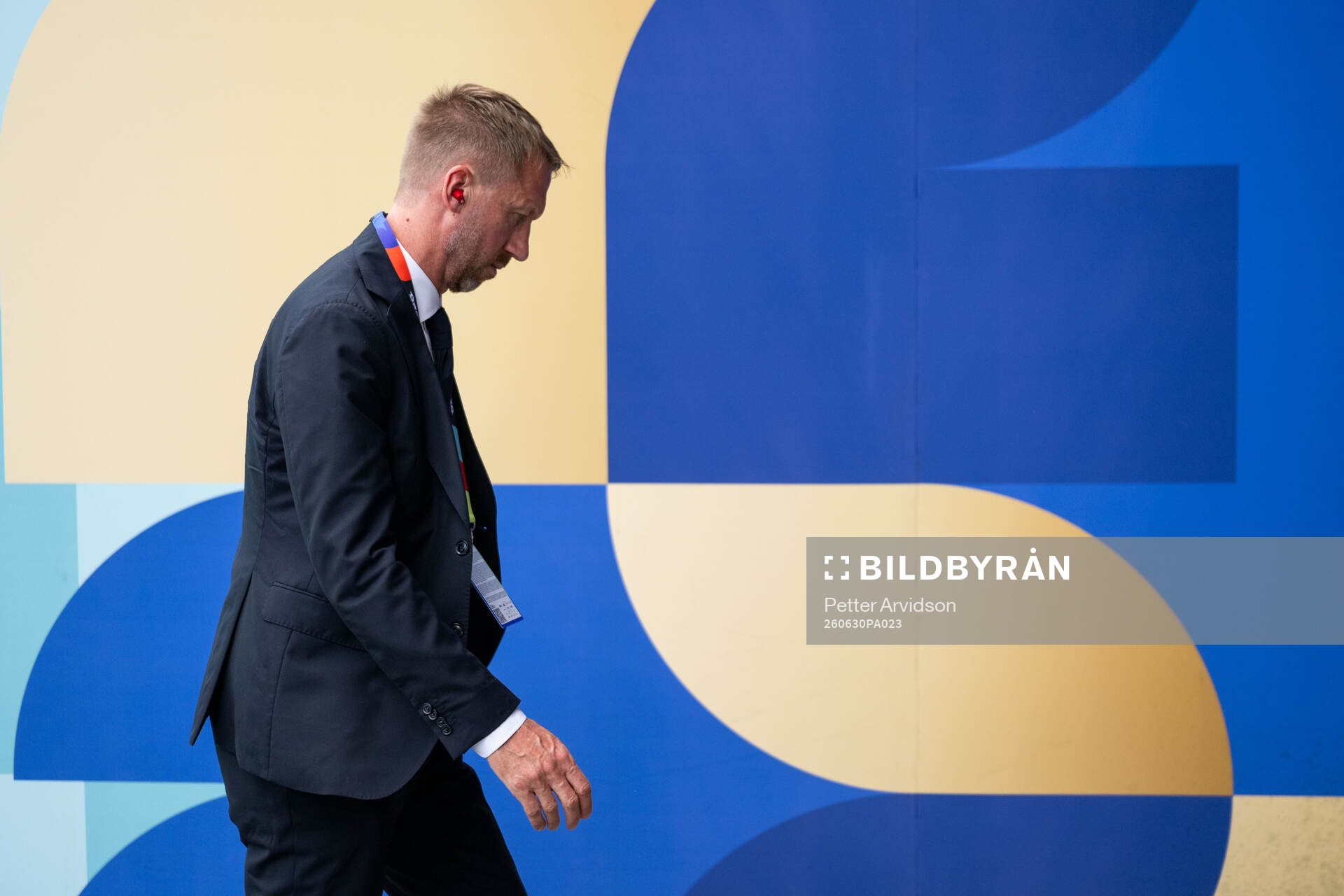 Head coach Graham Potter of Sweden arrives