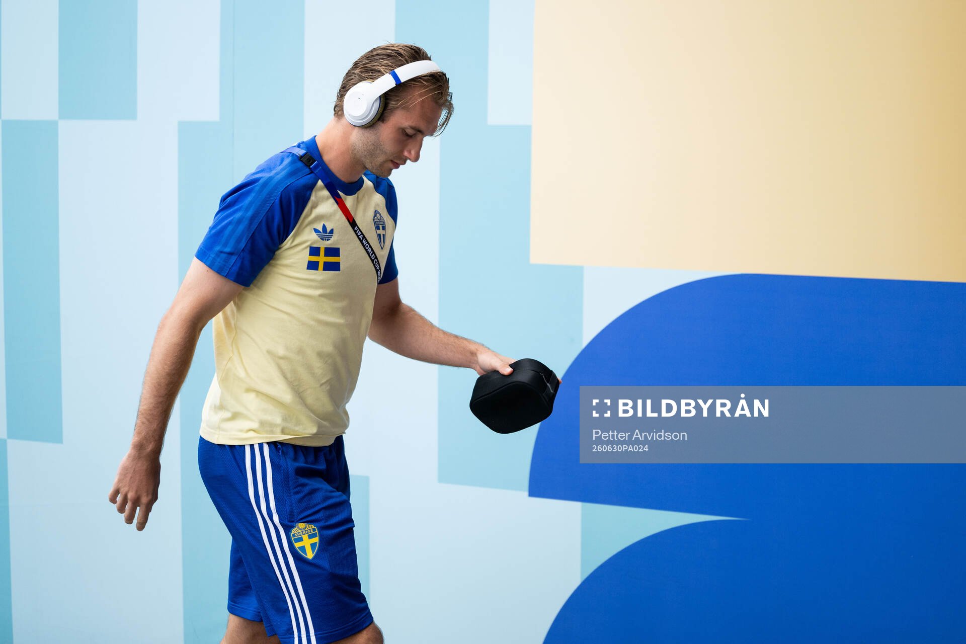 Benjamin Nygren of Sweden arrives