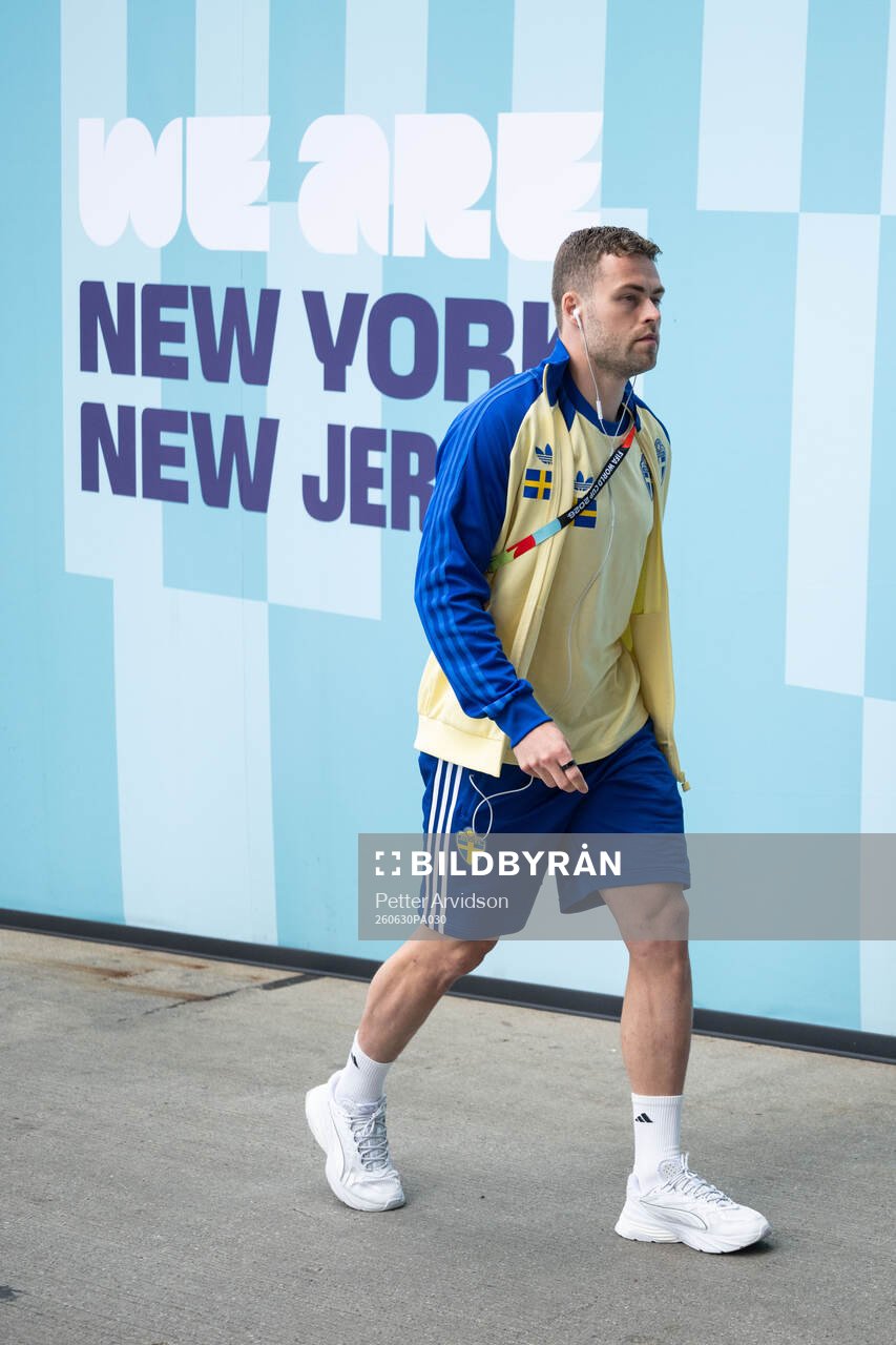 Gabriel Gudmundsson of Sweden arrives