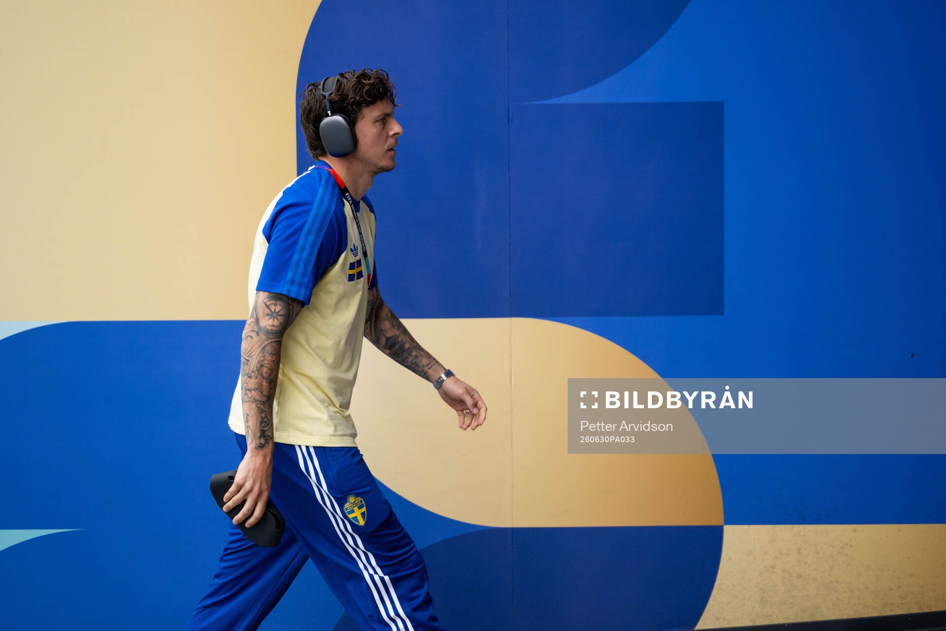 Victor Nilsson Lindelöf of Sweden arrives
