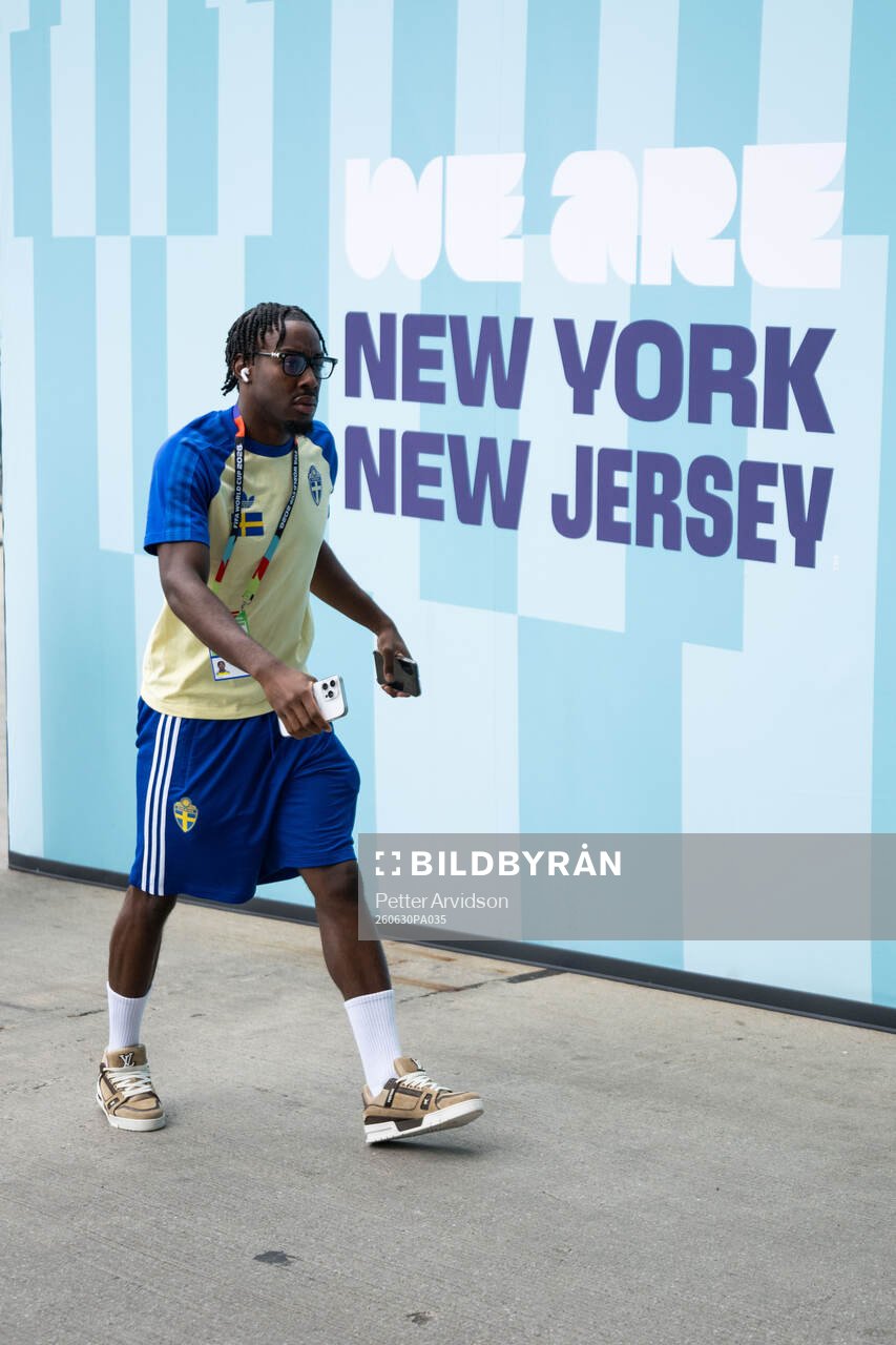 Anthony Elanga of Sweden arrives