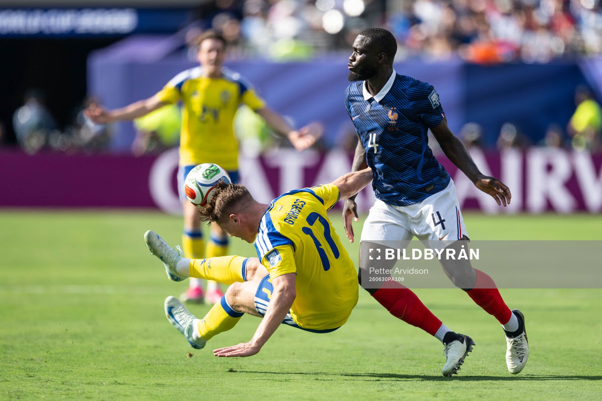 Viktor Gyökeres of Sweden and Dayot Upamecano of France