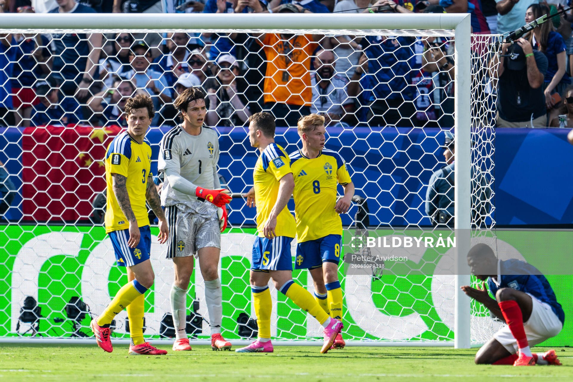 Victor Nilsson Lindelöf, goalkeeper Jacob Widell