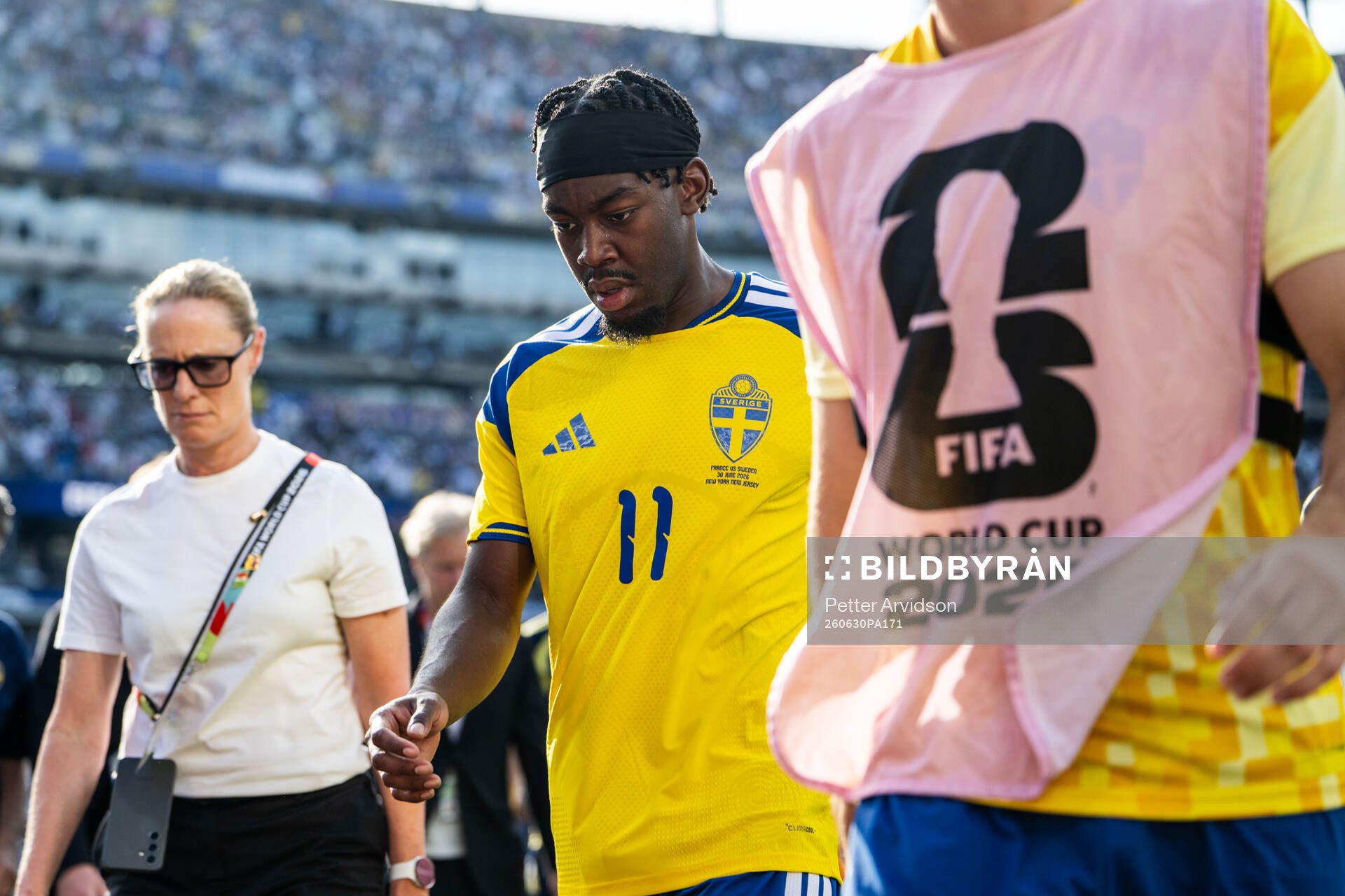Anthony Elanga of Sweden looks dejected