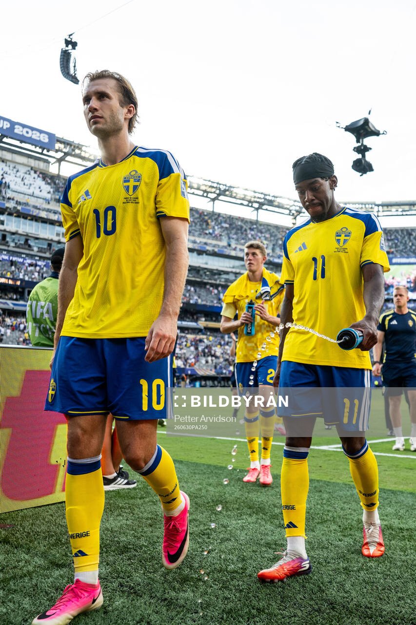 Benjamin Nygren and Anthony Elanga of Sweden look dejected