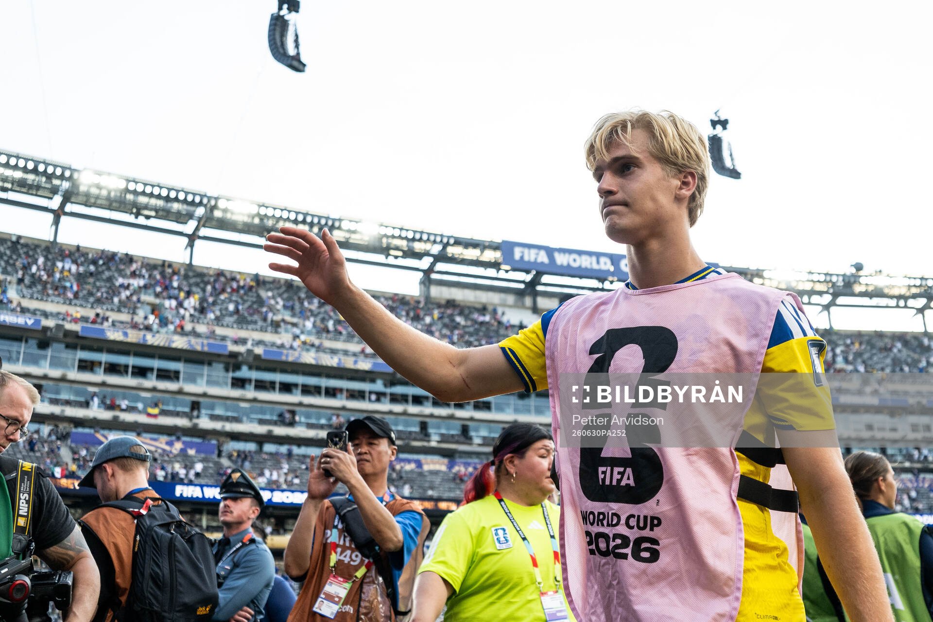 Lucas Bergvall of Sweden looks dejected