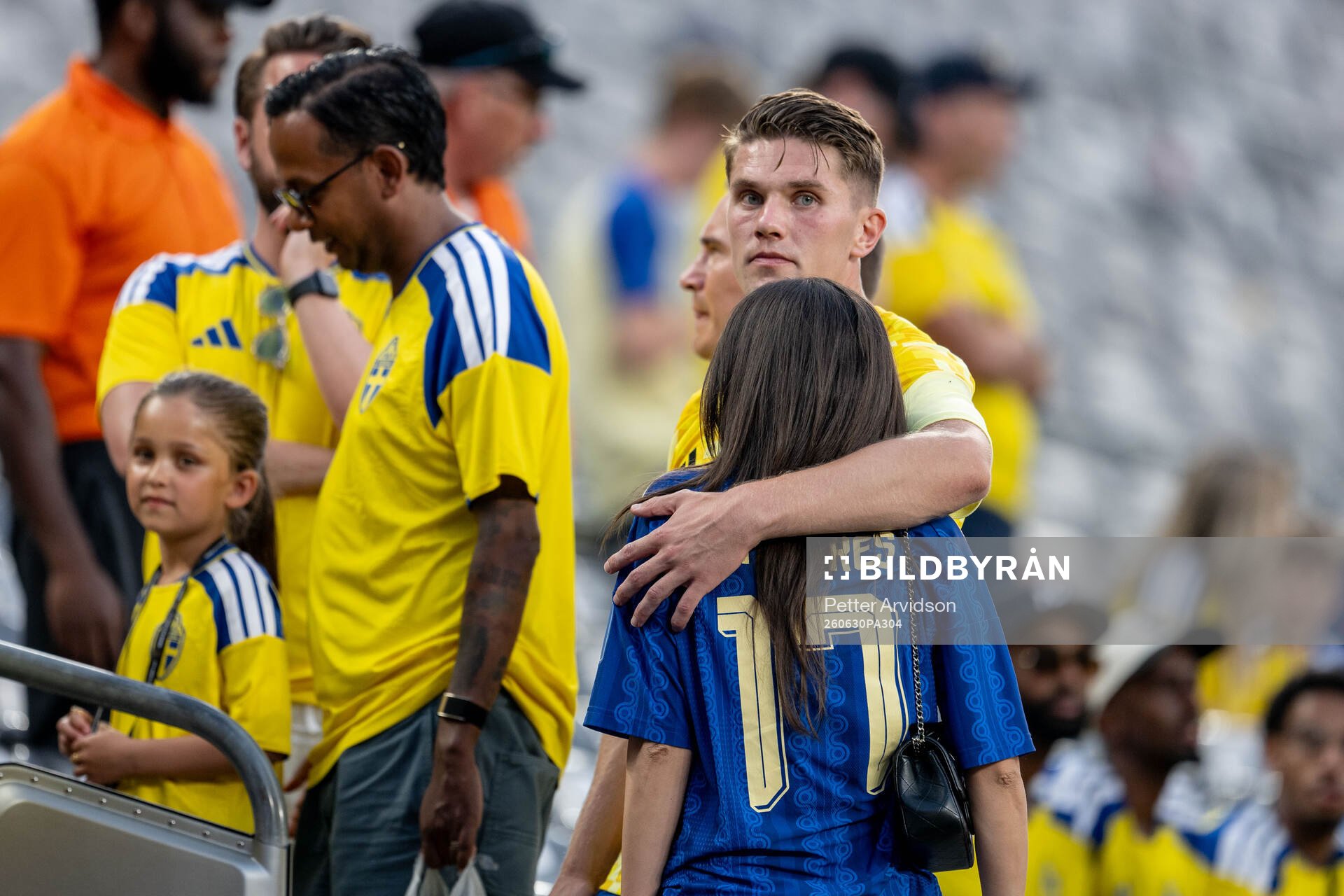 Viktor Gyökeres of Sweden with his girlfriend Ines Aguiar