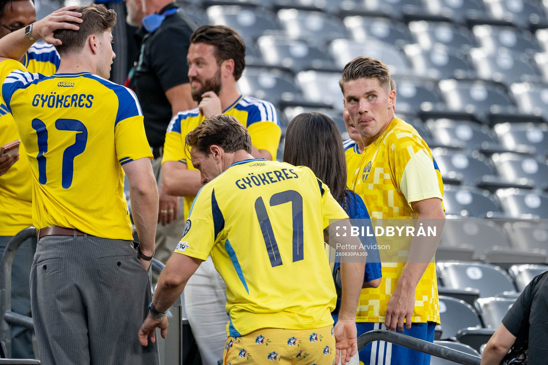 Viktor Gyökeres of Sweden with his family the FIFA World