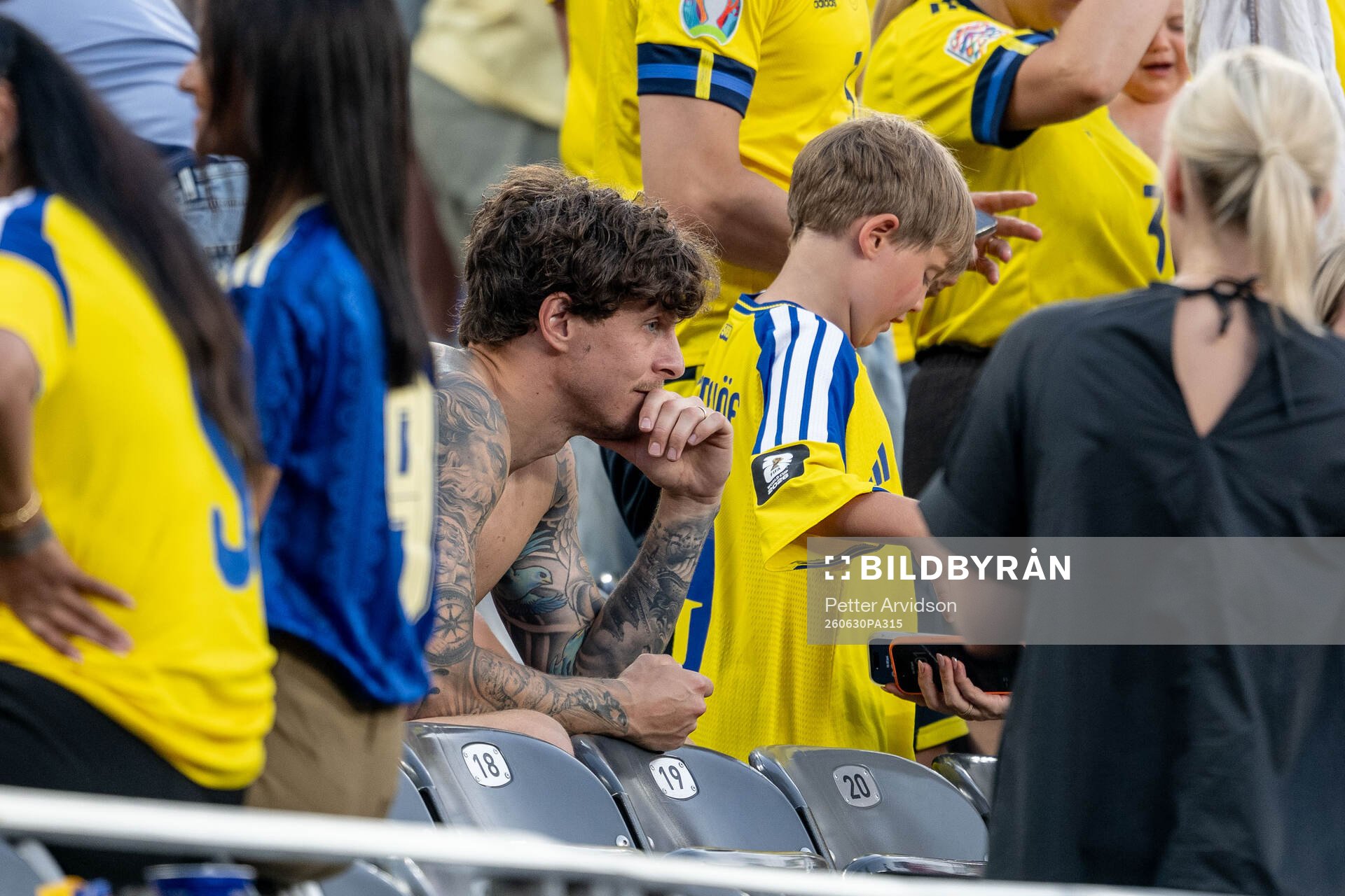 Victor Nilsson Lindelöf of Sweden with his family
