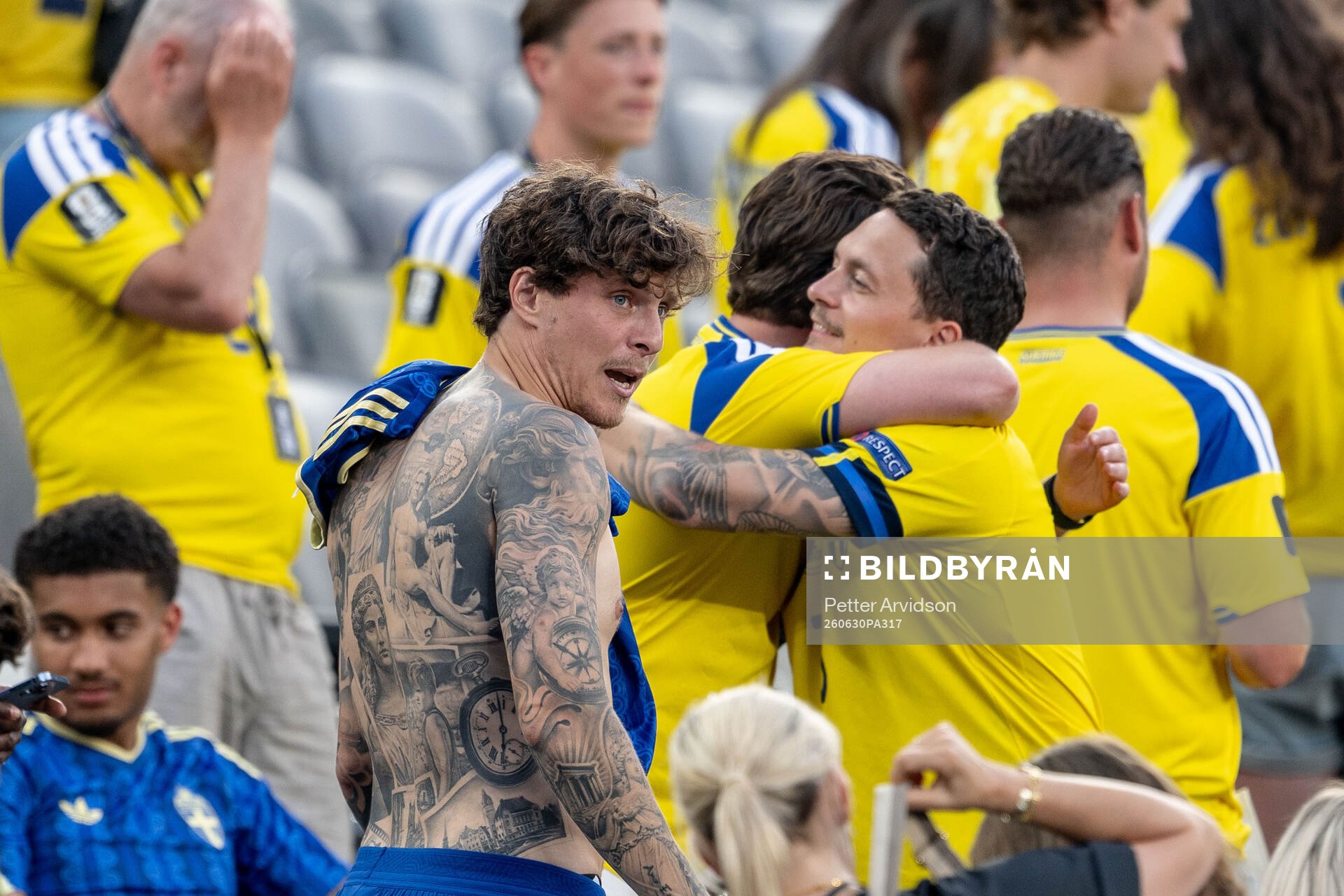 Victor Nilsson Lindelöf of Sweden with his family